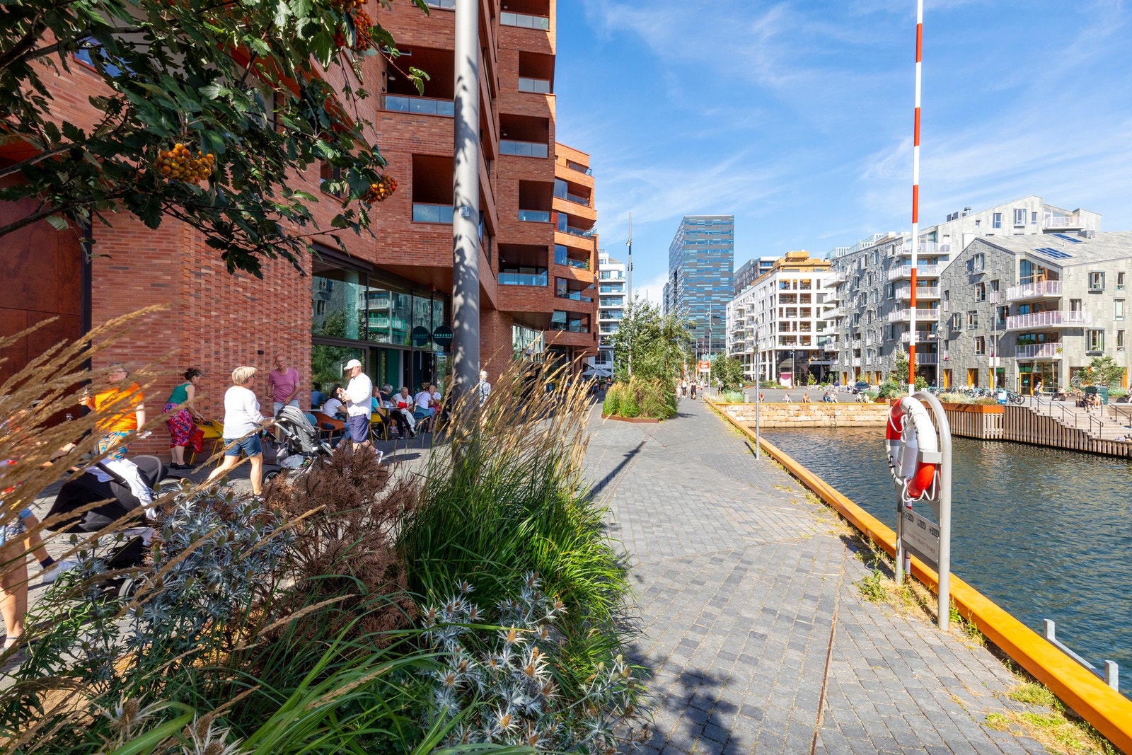 - Fra boligen har du umiddelbar nærhet til noen av byens beste kulturtilbud med Munchmuseet, Operaen og Deichmanske bibliotek, samt både badestrand og spisesteder - Galleribilde