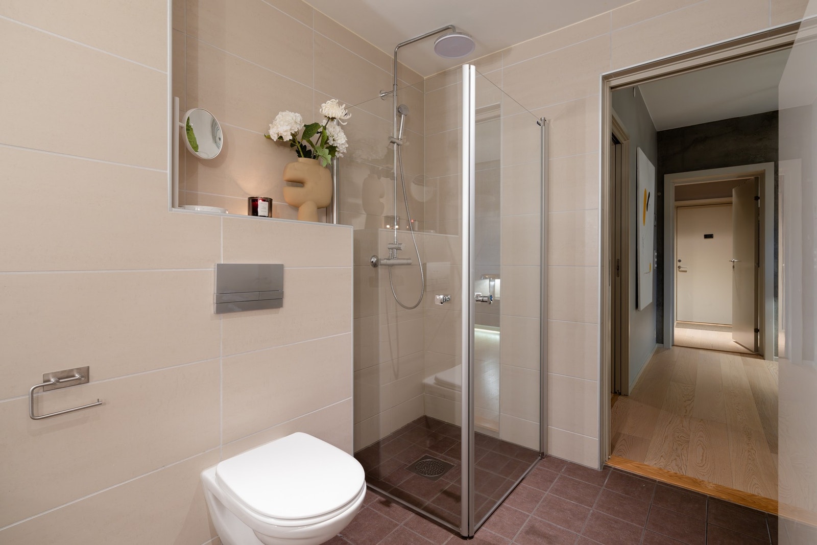 - Dusj med innfellbare dører i herdet glass - Galleribilde