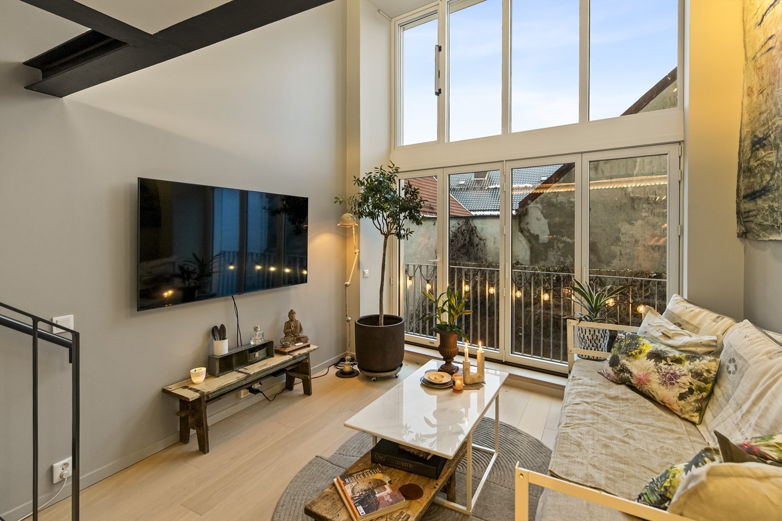 Det er gjennomgående lagt eksklusiv en-stavs parkett. Galleribilde