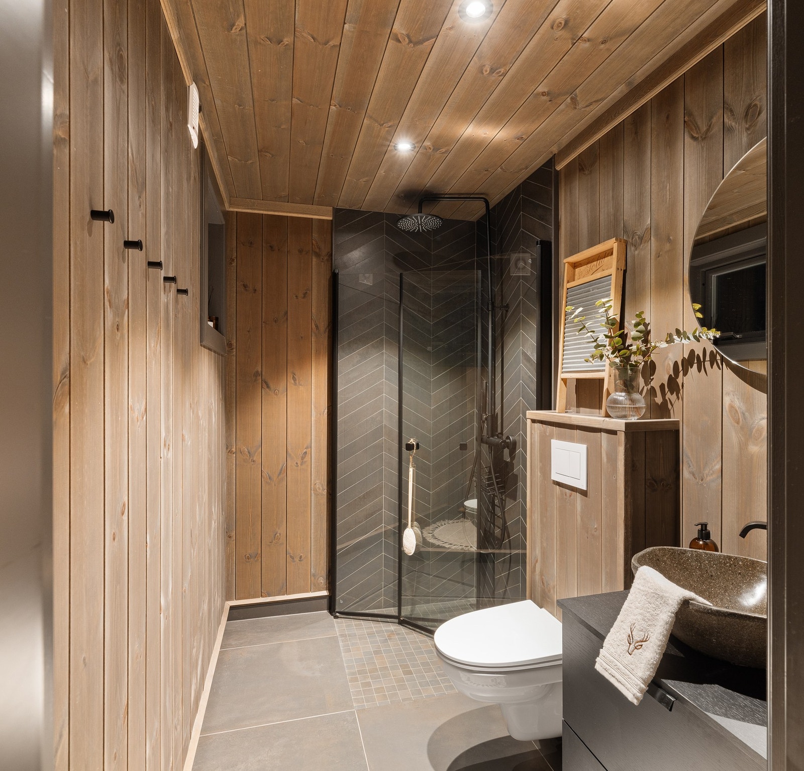 Fliser og varmekabler på gulv Galleribilde