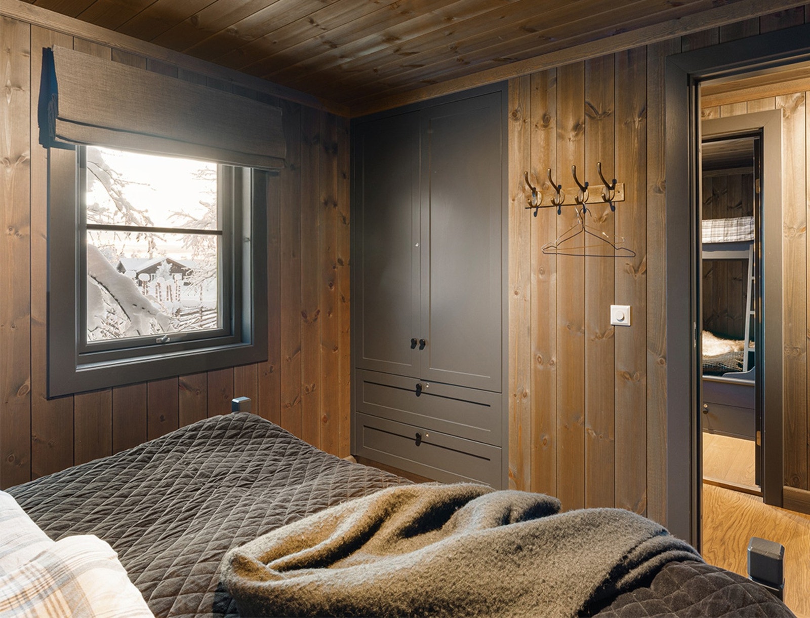 I tillegg er det innebygd garderobeskap Galleribilde