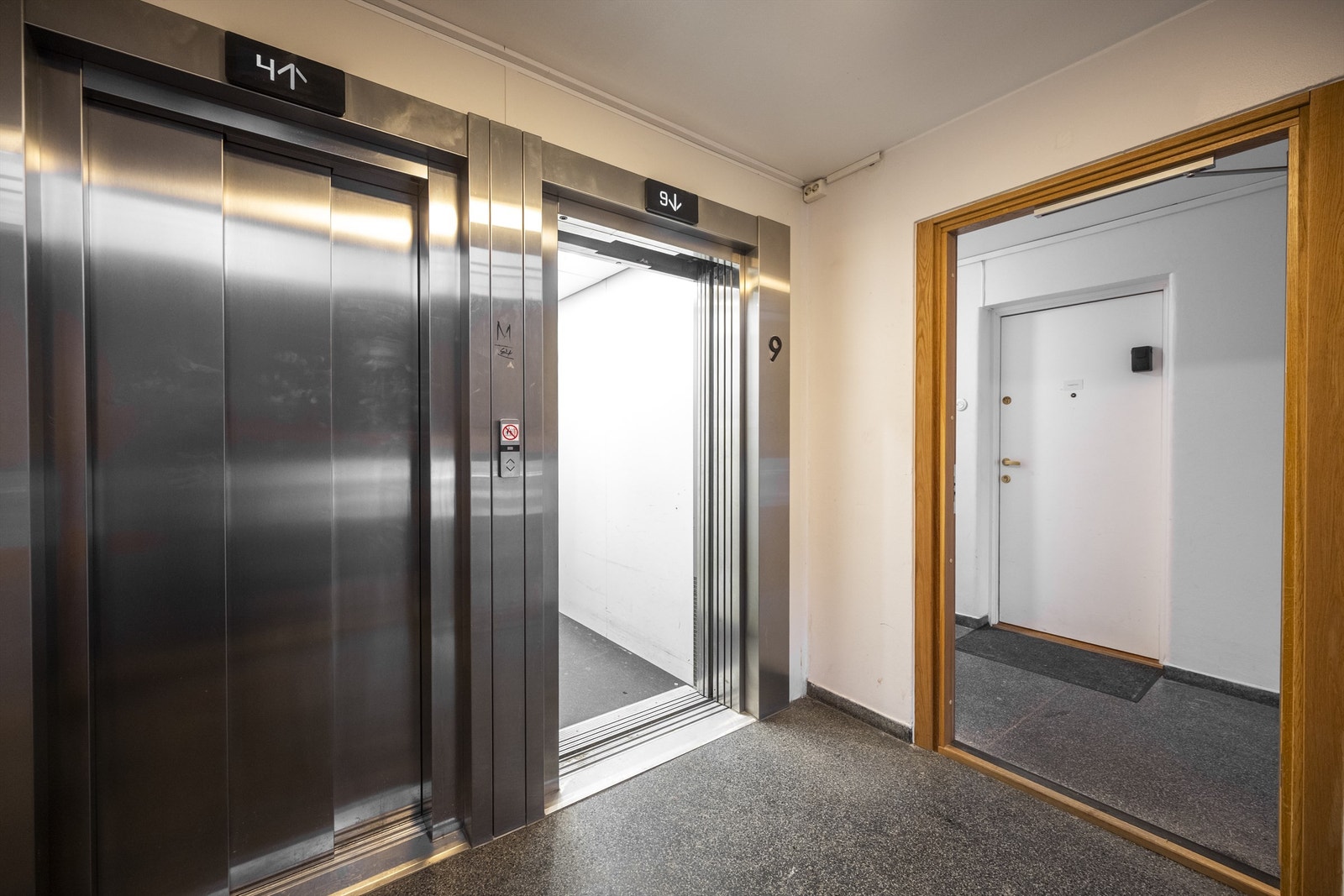 Blokken har 2 heiser slik at du aldri trenger å bekymre deg for å ikke komme frem. Galleribilde