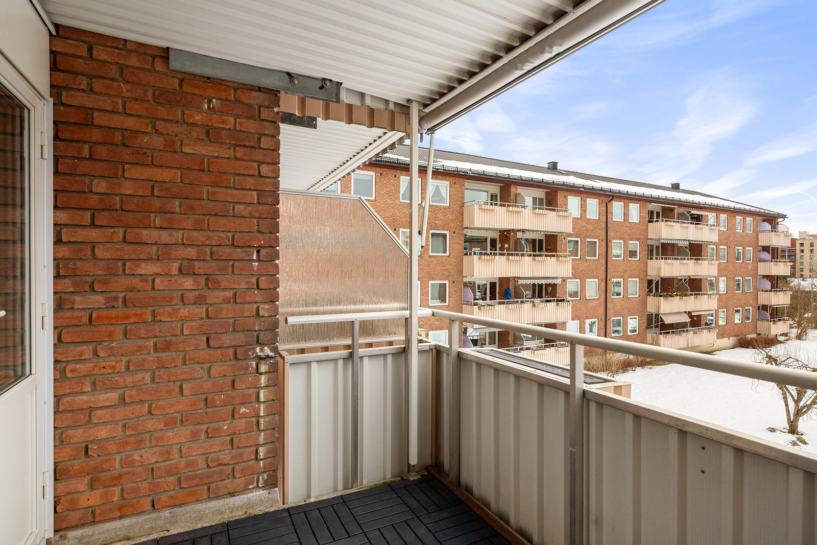 Balkongen gir rom for både avslapning og sosiale stunder og kan enkelt gjøres om til din egen lille oase. Galleribilde