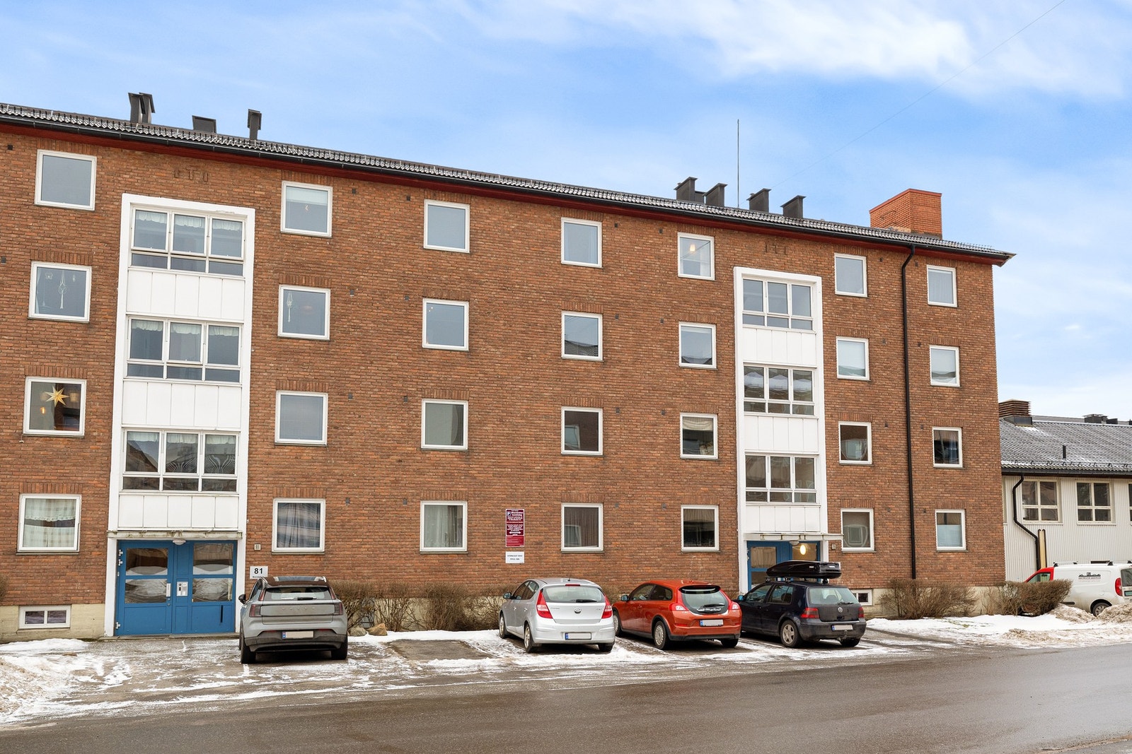 Fasade. Digitalt parkeringskort til borettslagets parkeringsplasser medfølger, hvor du har tilgang til 220 p-plasser. Galleribilde