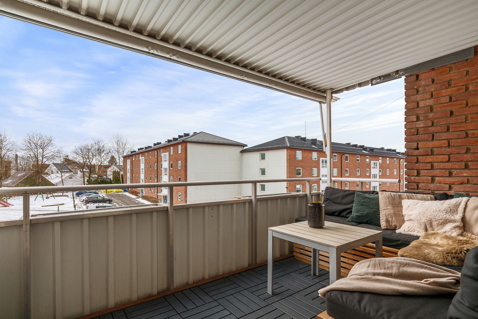 Balkongen er på ca. 7 kvm, så her er det god plass til utemøblement! Galleribilde