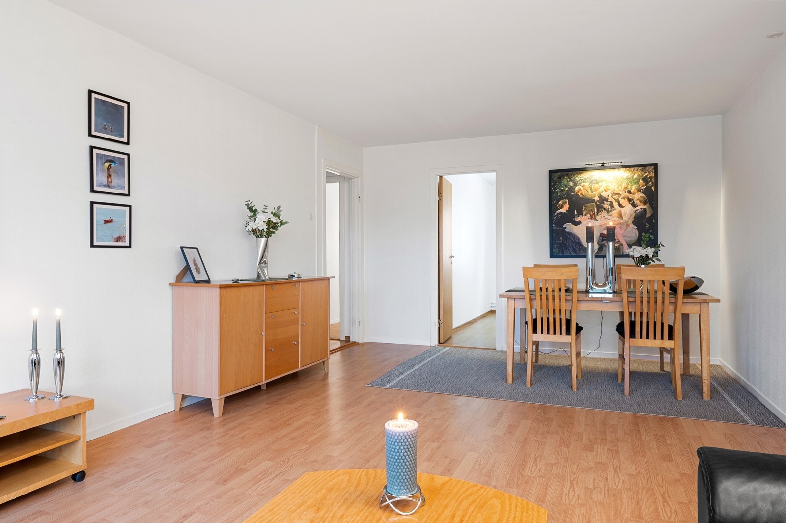 Oppholdsrom med god romfølelse og fleksible møbleringsløsninger. Galleribilde