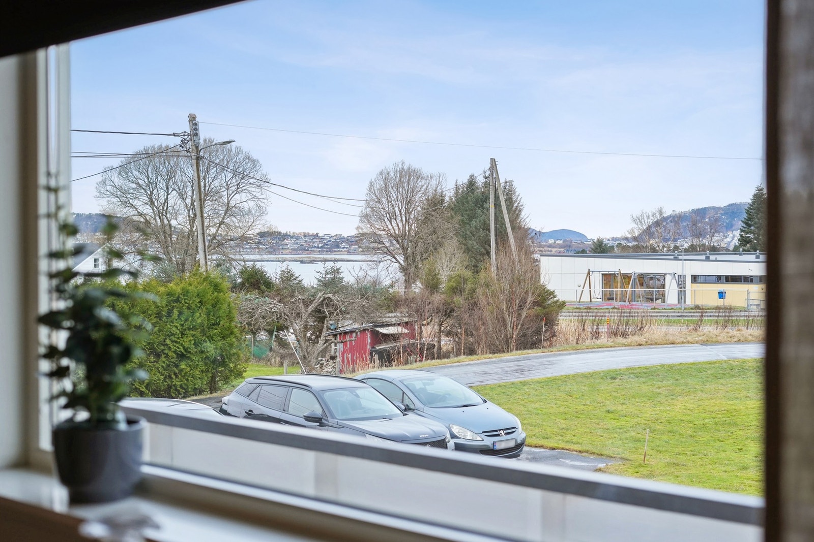 Upåklagelig utsikt også fra innsiden av leiligheten. Galleribilde