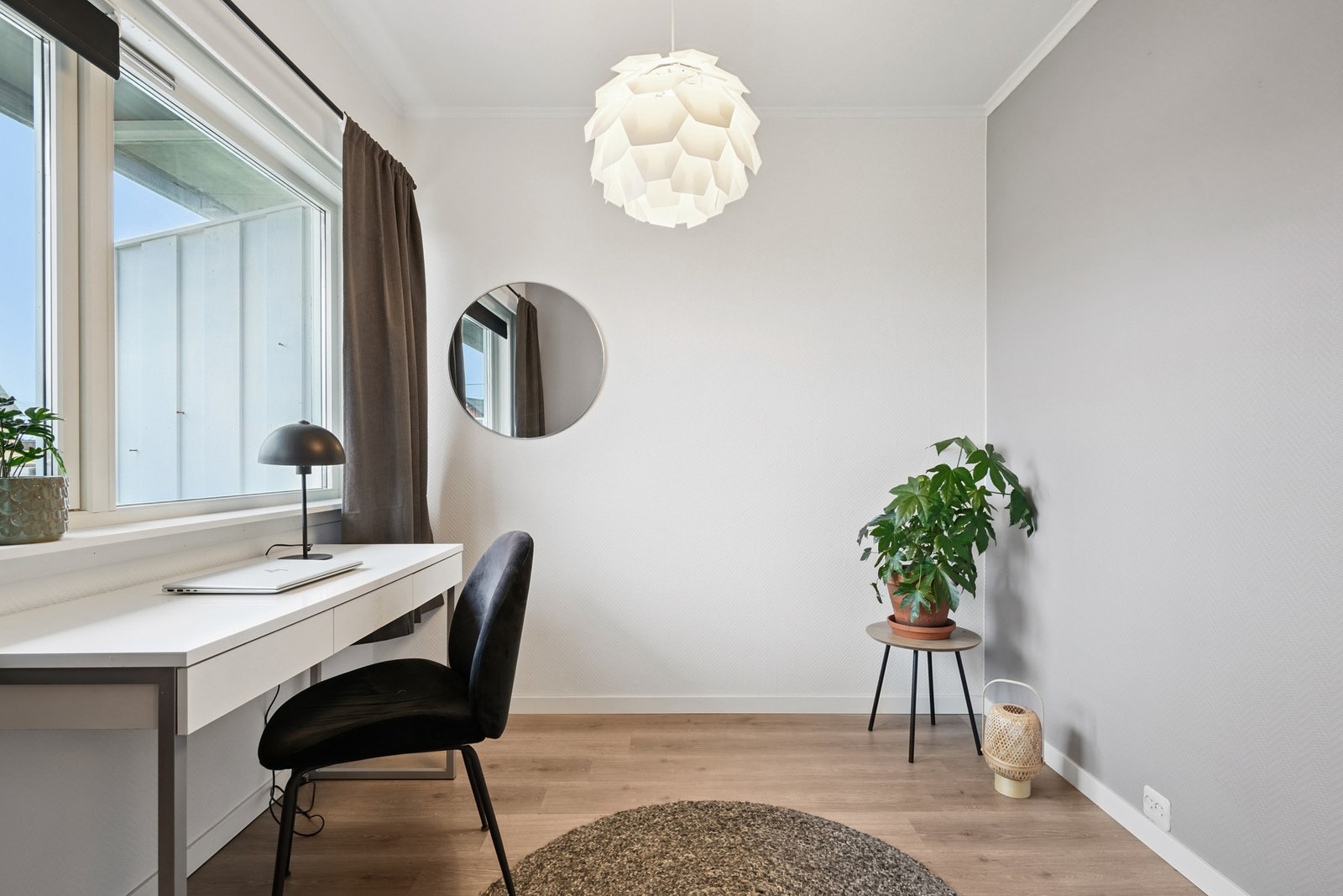 I tillegg til stuen har man en ekstra stue, eller kontor. Rommet kan brukes etter egne ønsker og behov. Galleribilde