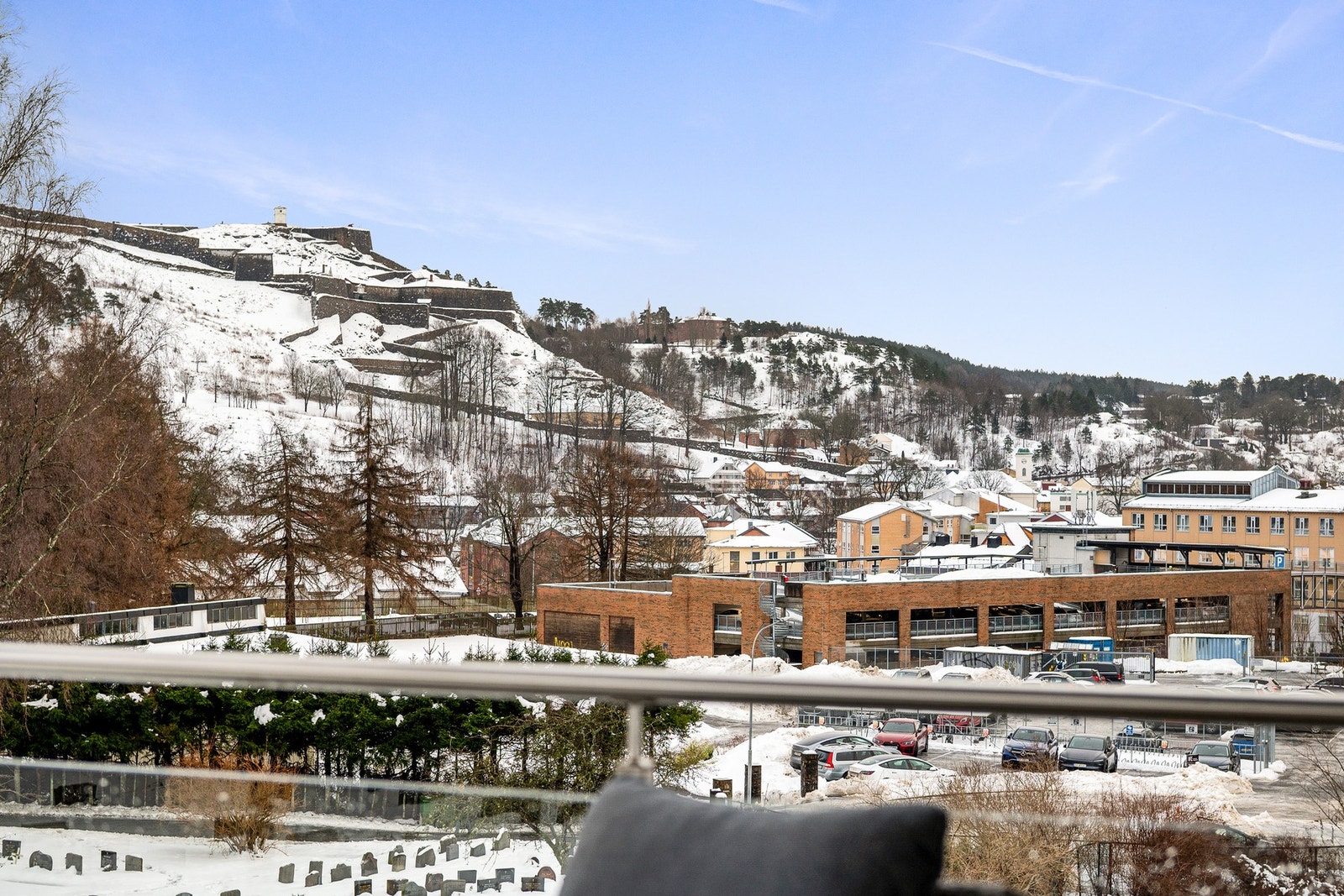 Det er flott utsikt mot festningen fra både verandaen og leiligheten. Galleribilde