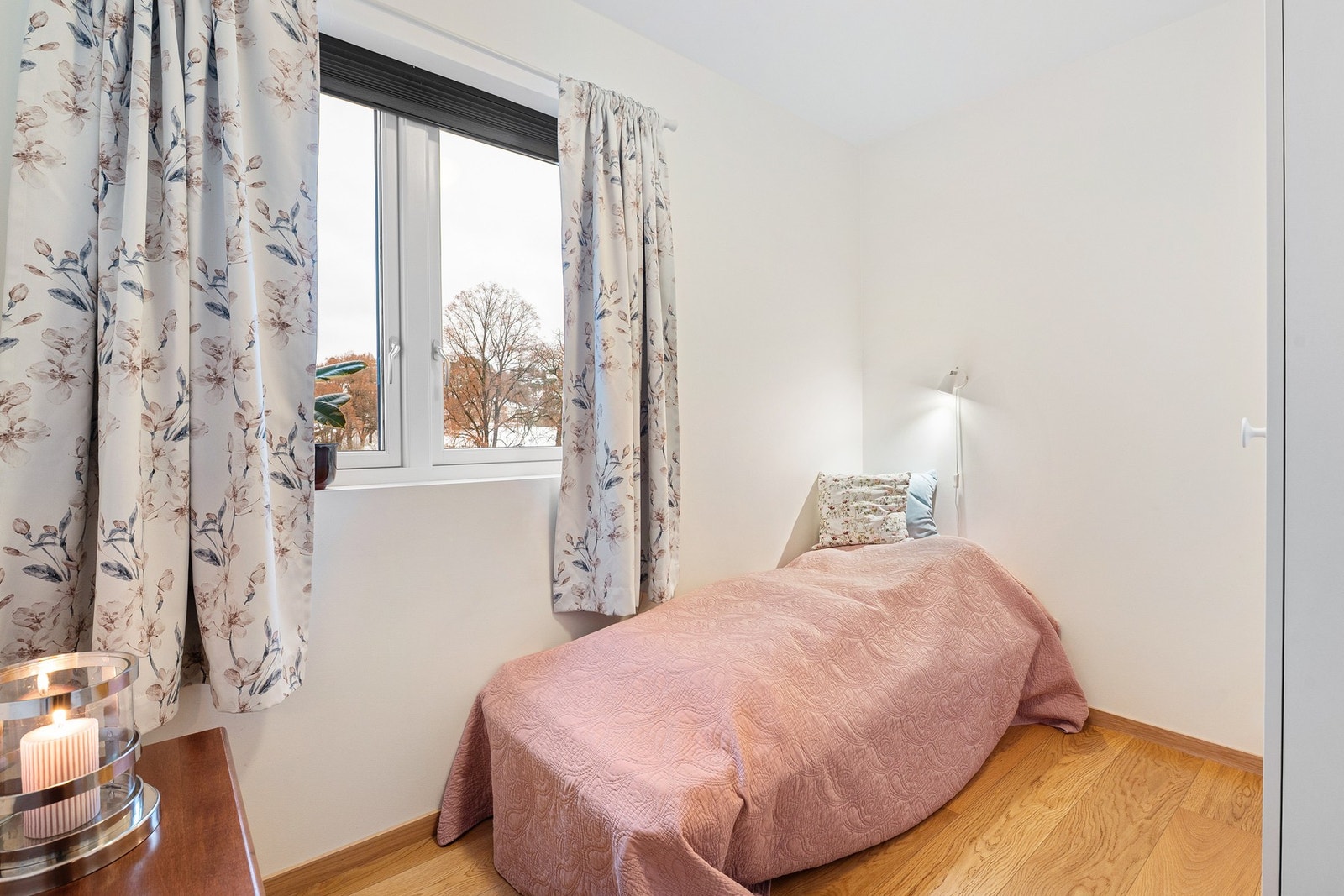 Soverom 2 passer ypperlig til gjesterom/kontor. Galleribilde