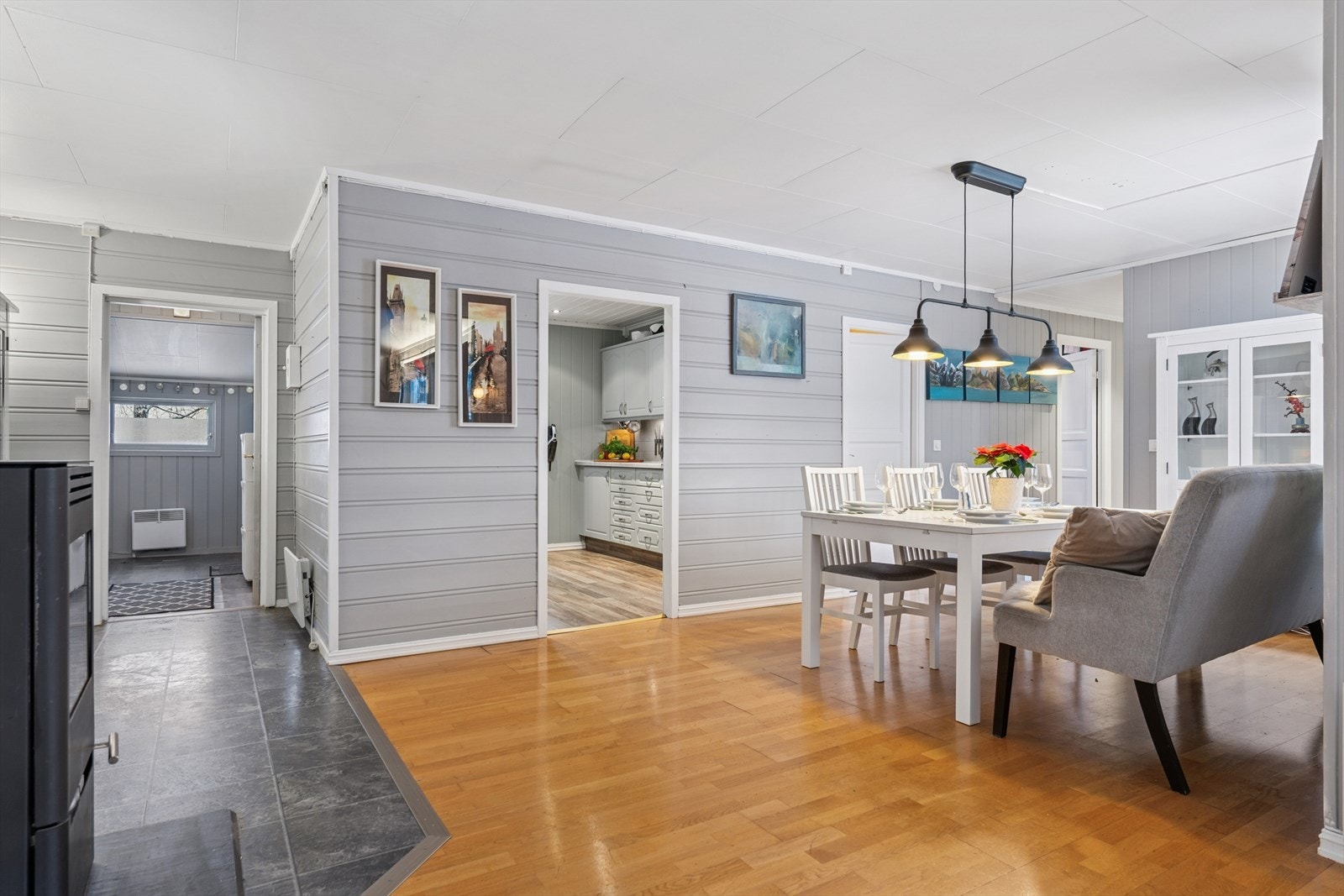 Spisestuen har en sentral plassering mellom stue og kjøkken. Galleribilde