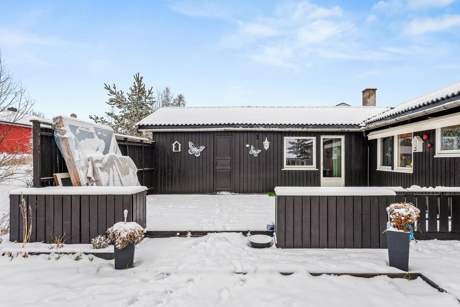 I tilknytning til boligen er det en utvendig bod på 12 m². Galleribilde