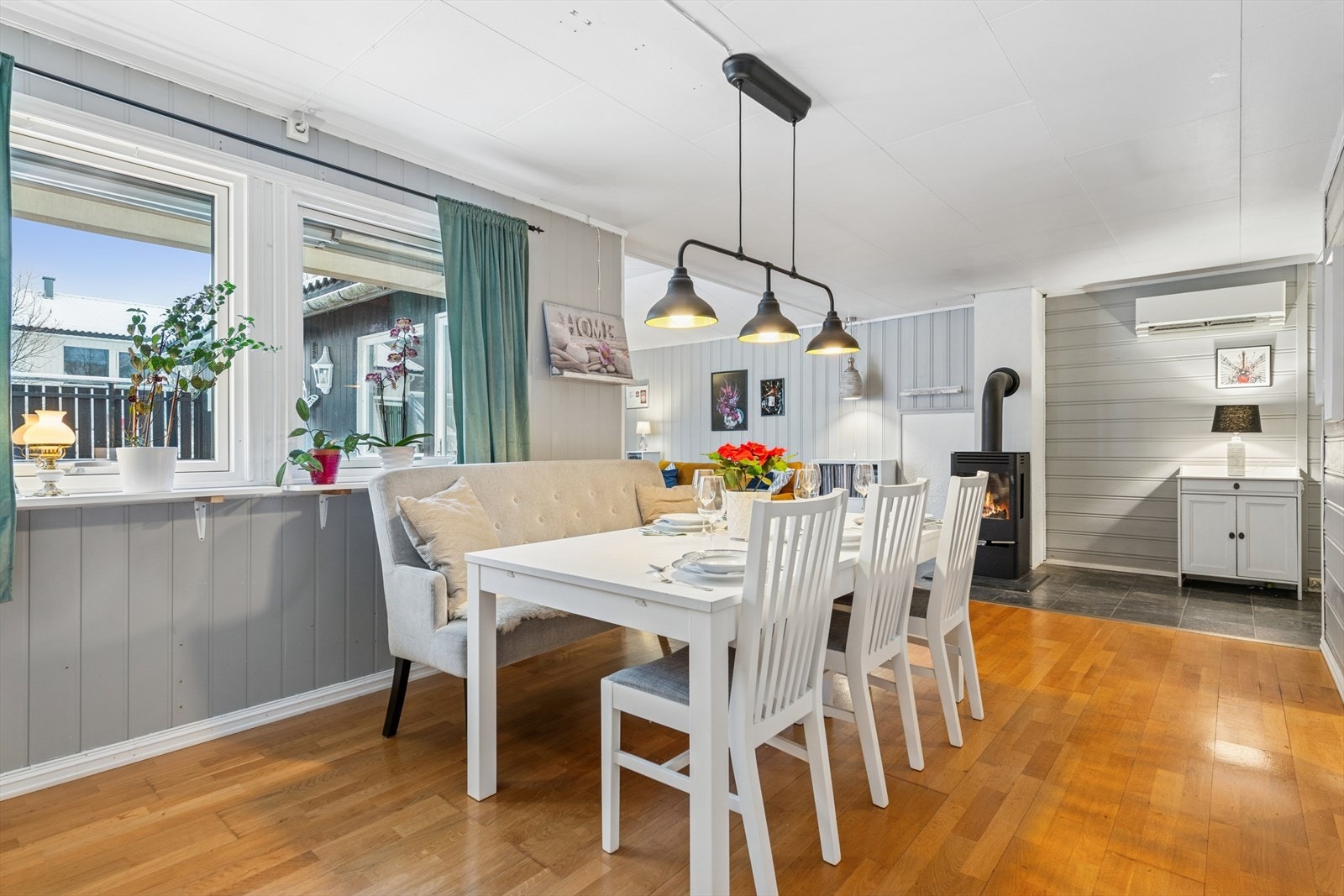 I tillegg er det installert en moderne luft-til-luft varmepumpe fra Panasonic (2022). Galleribilde