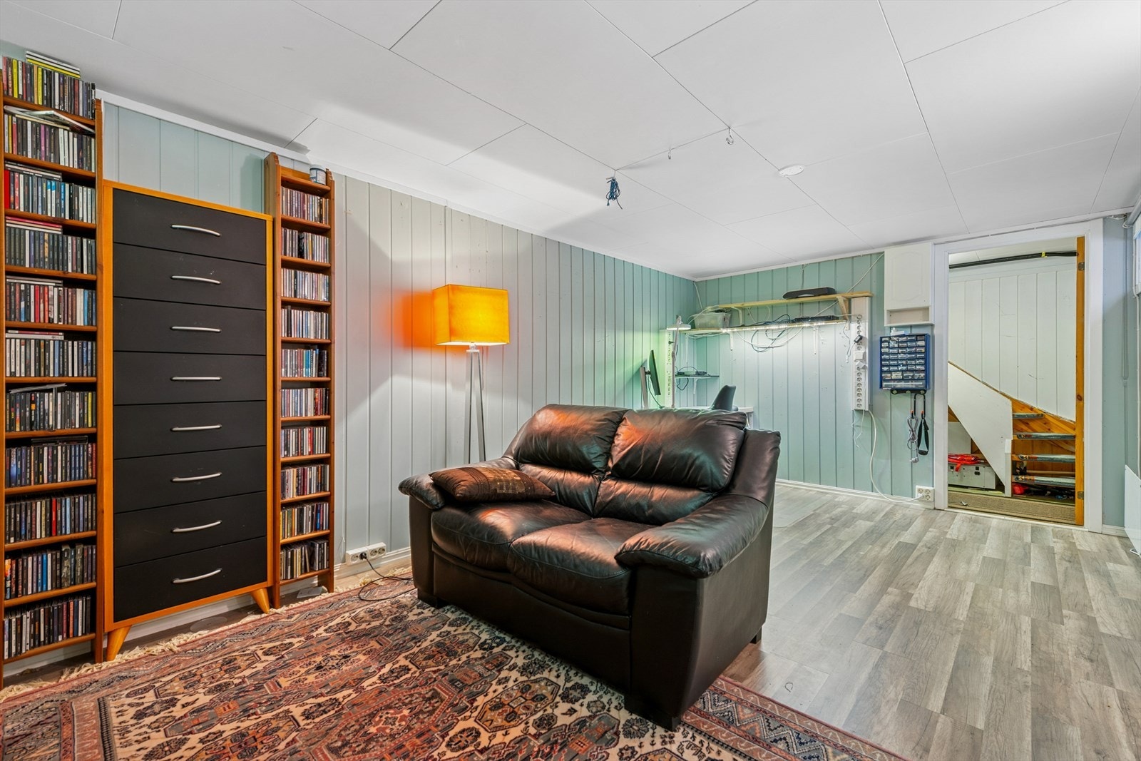 Kjellerstuen gir ekstra plass for hobbyaktiviteter eller oppbevaring. Galleribilde