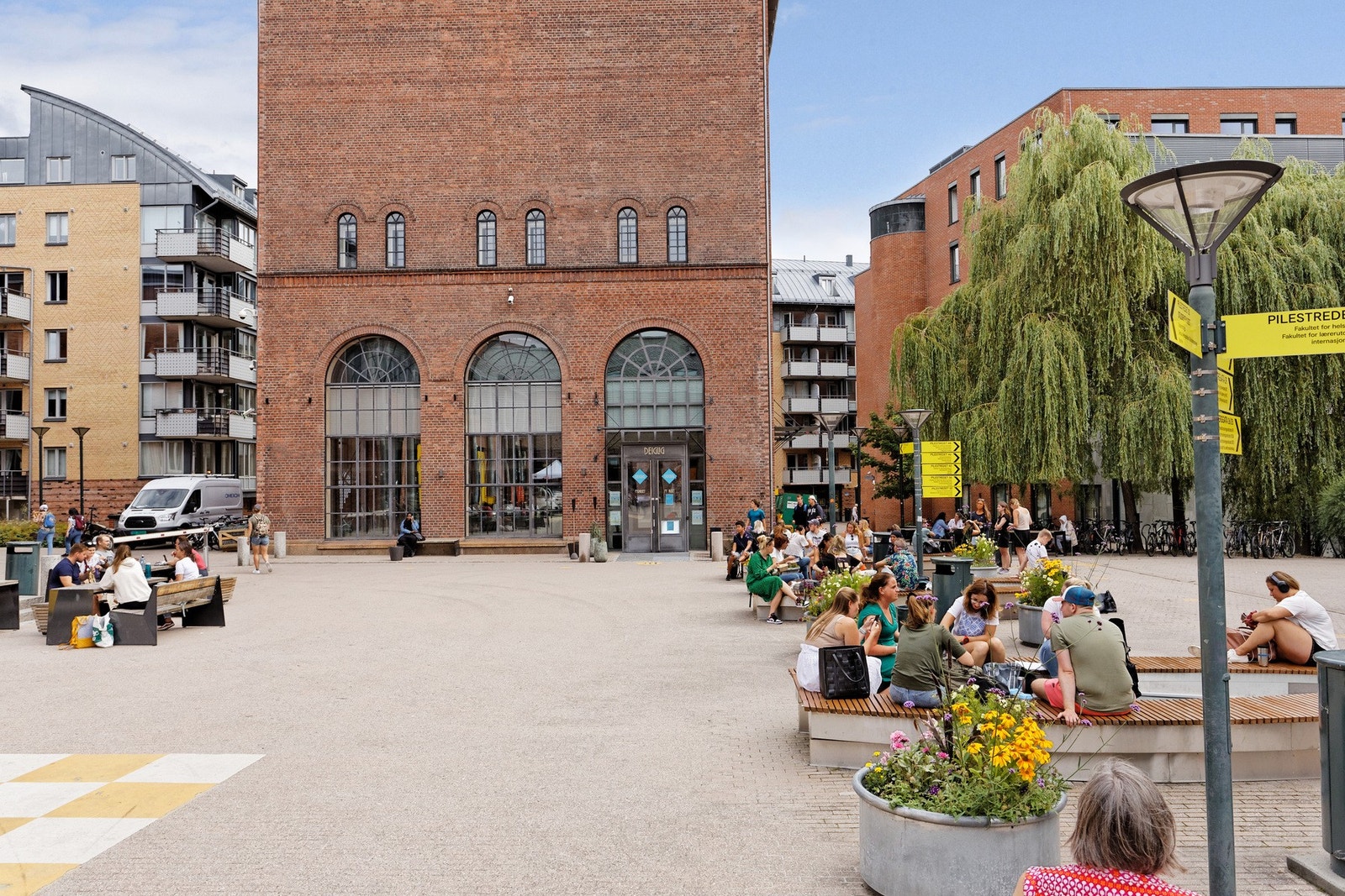 Ideell beliggenhet for studenter, med OsloMet som nær nabo og kort vei til et bredt utvalg av kollektivforbindelser. Galleribilde