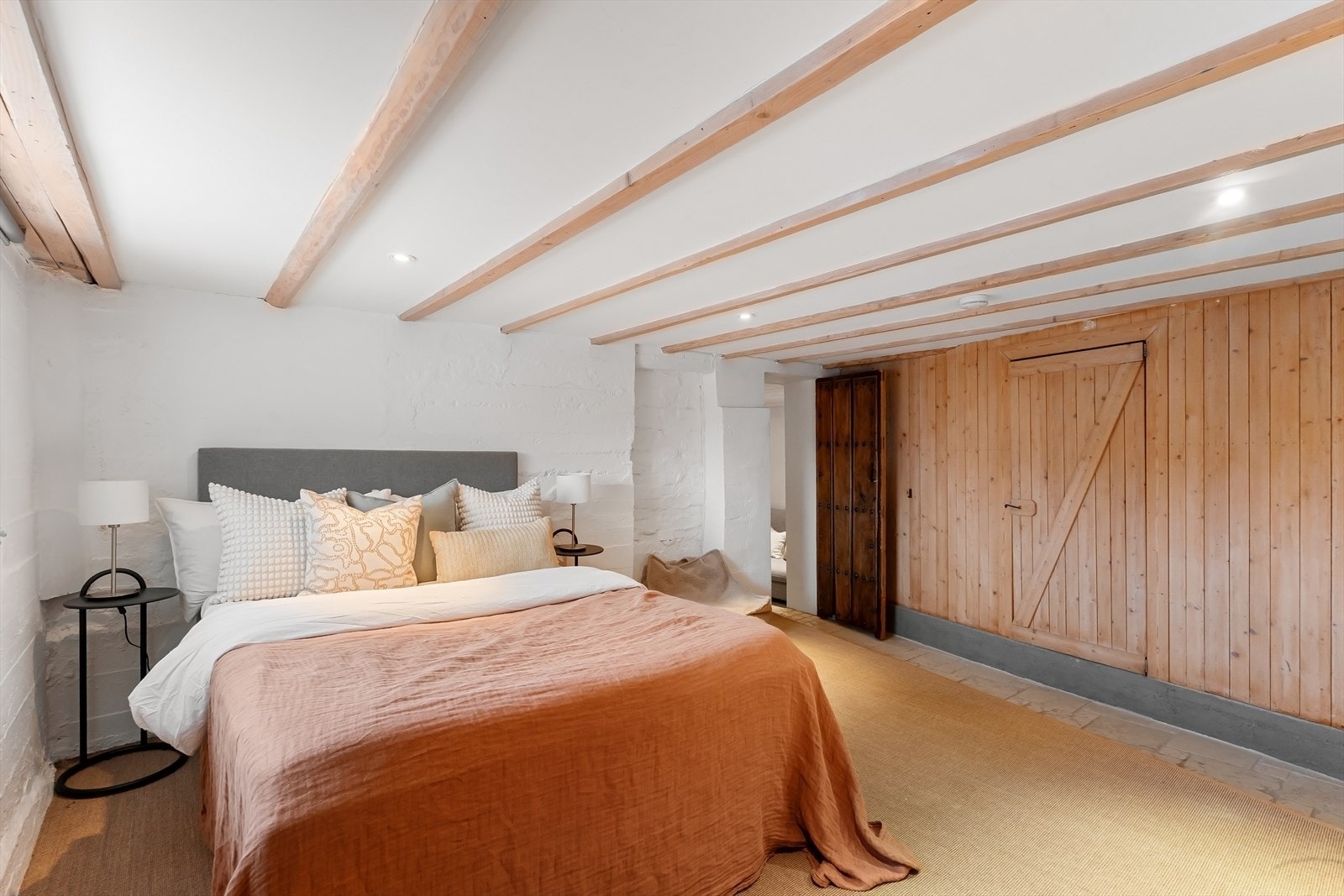 Denne delen er pga lav takhøyde ikke målbart areal. Tllsvarende med bodareal bak tredøren Galleribilde