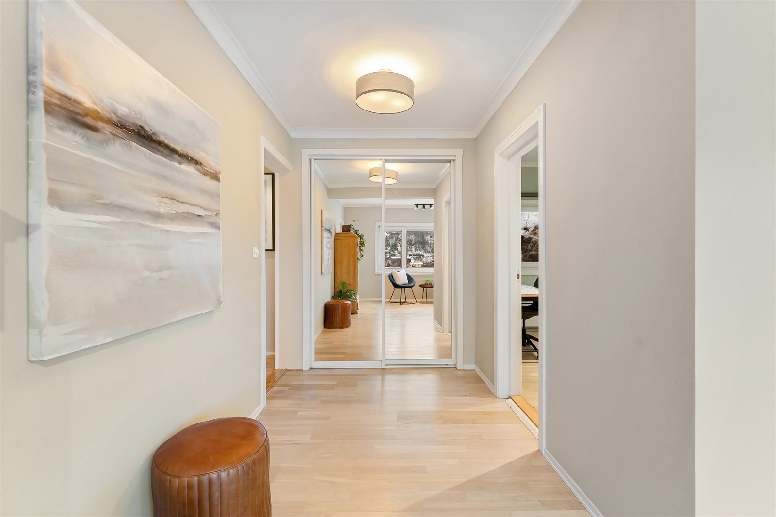 Bod/skyvedørsgarderobe er dyp, dvs "walk in" Galleribilde