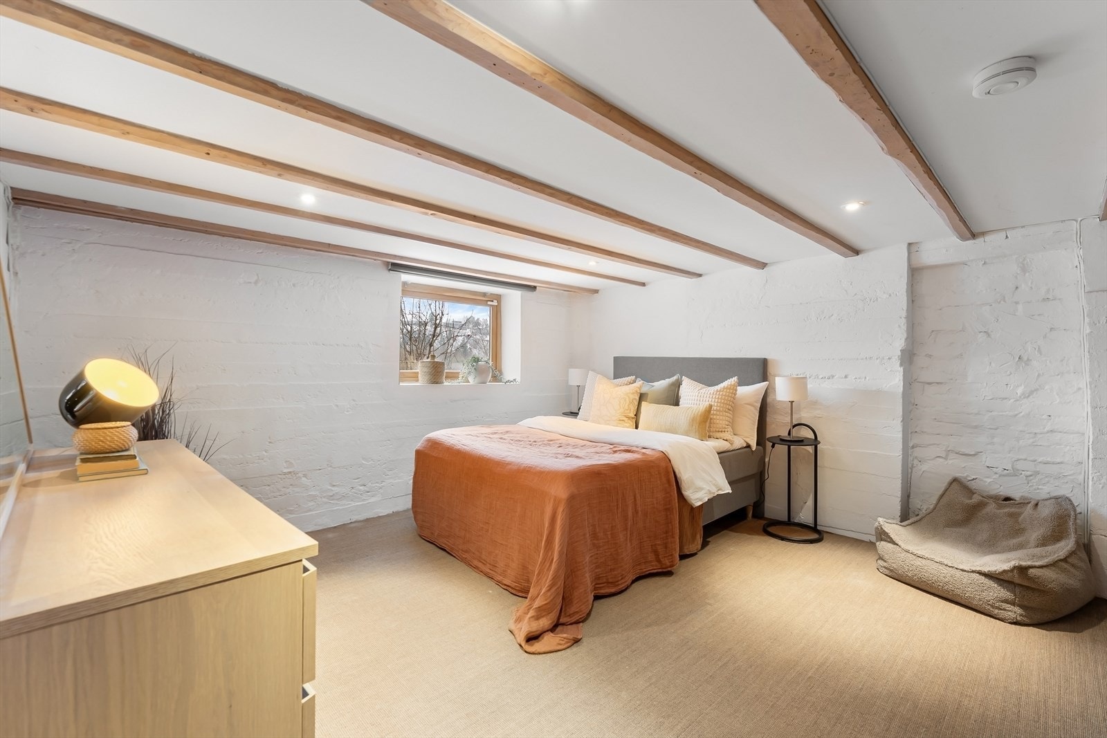 Denne delen er pga lav takhøyde ikke målbart areal og kommer i tillegg til de 201 kvm bruksareal Galleribilde