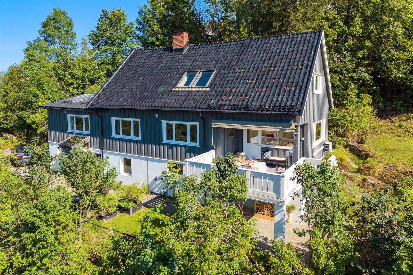 Fasade med balkong Galleribilde