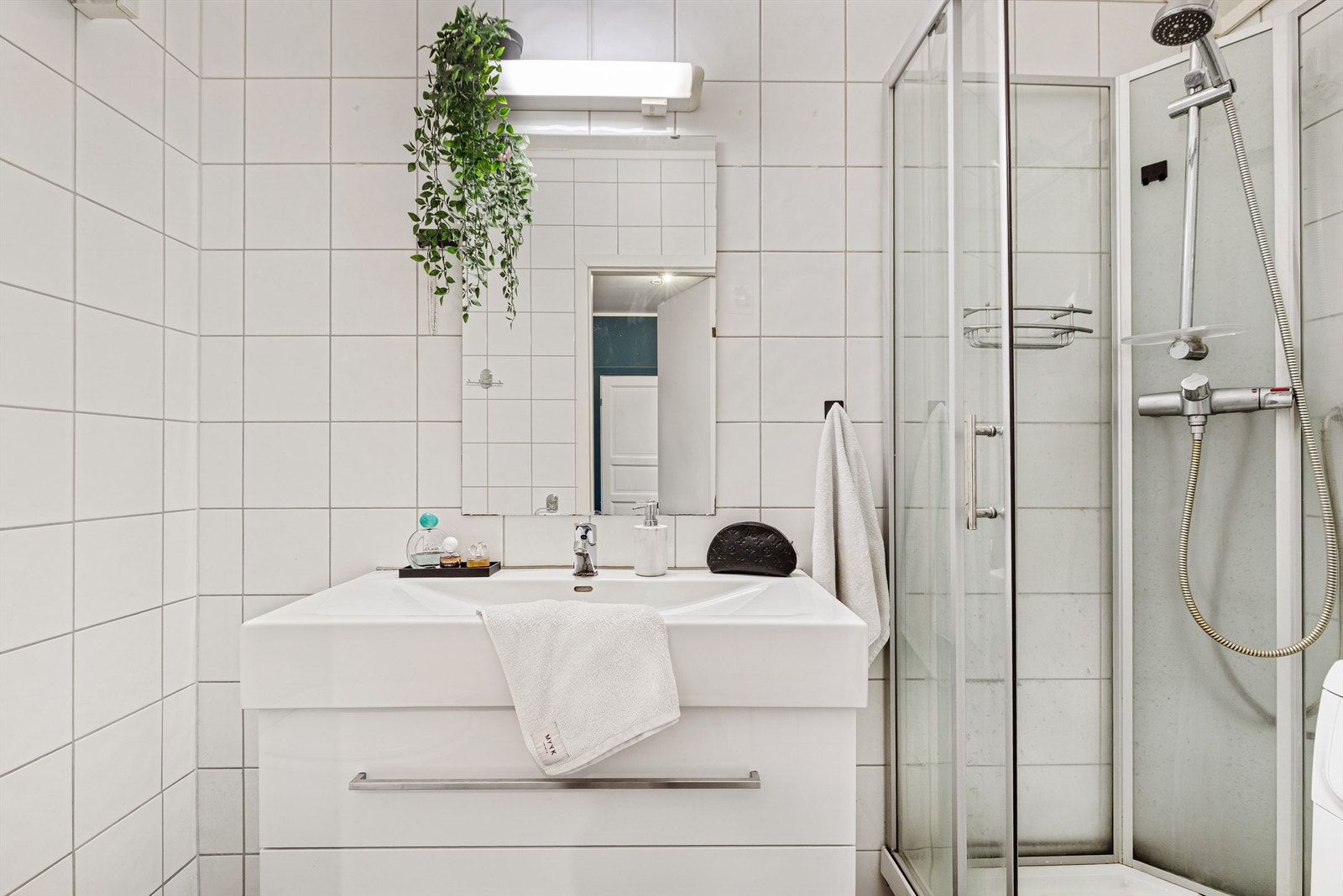 Flott bad med dusjkabinett. Galleribilde