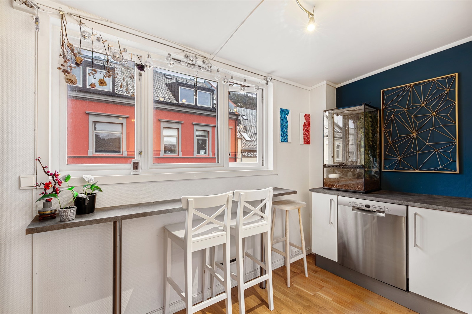 Praktisk innredet med spiseplass. Galleribilde