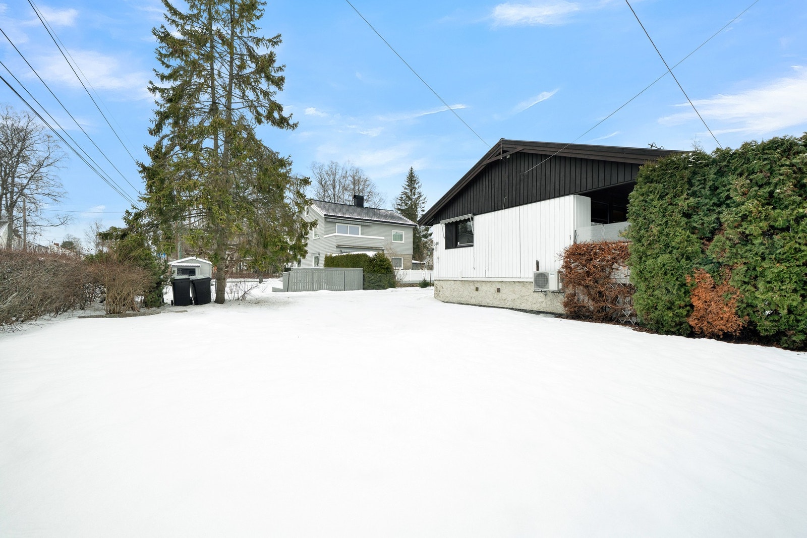 Eiendommen sett fra hageside Galleribilde