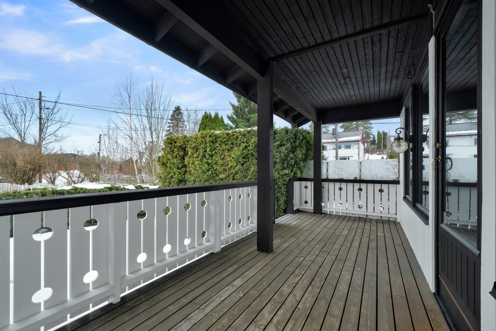 Godt med plass for grill og annet utemøblement. Galleribilde