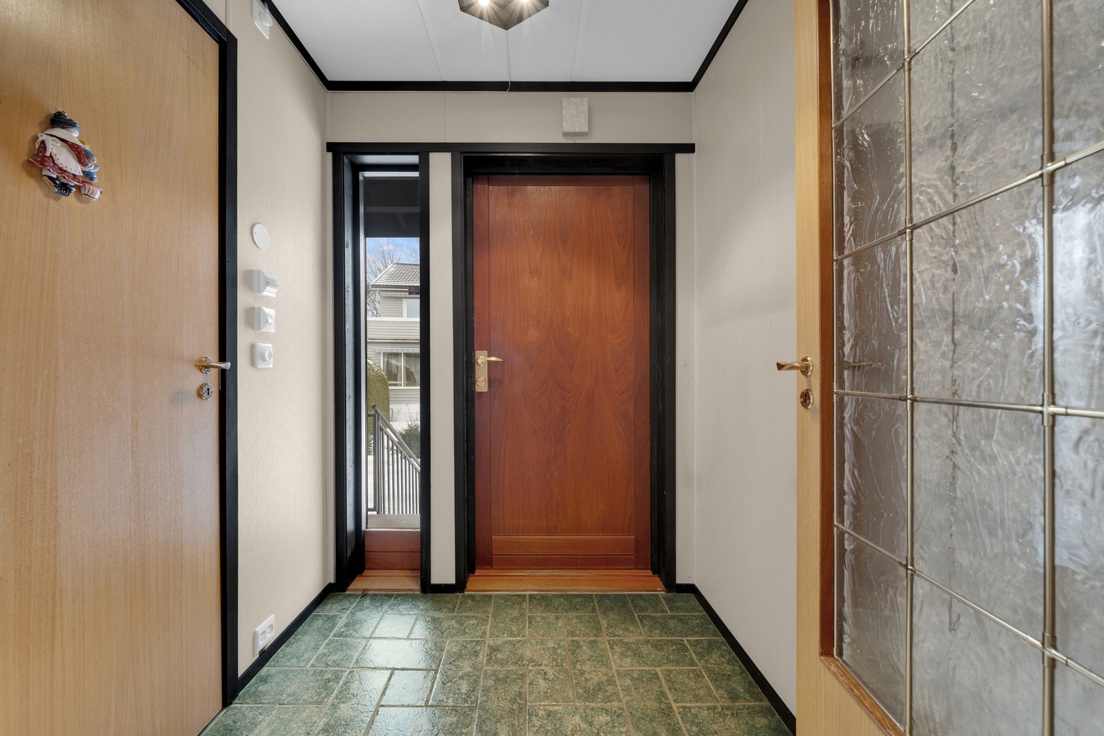 Vindfang og inngangsparti Galleribilde