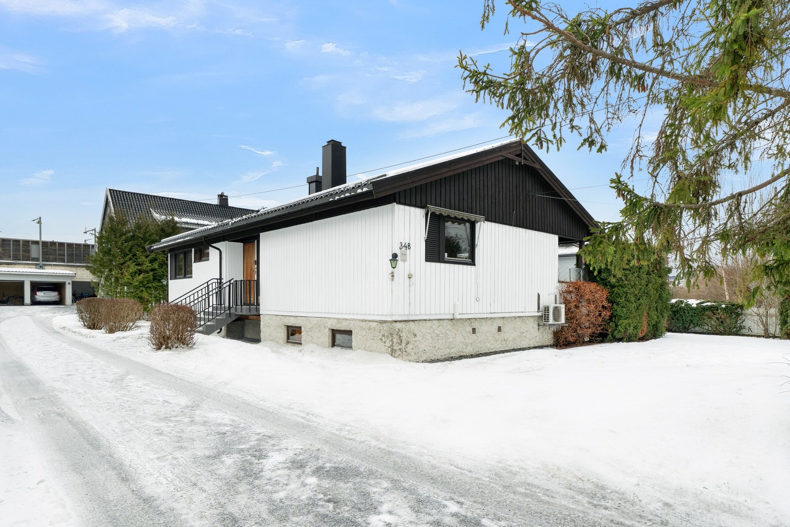 Adkomst og gårdsplass Galleribilde