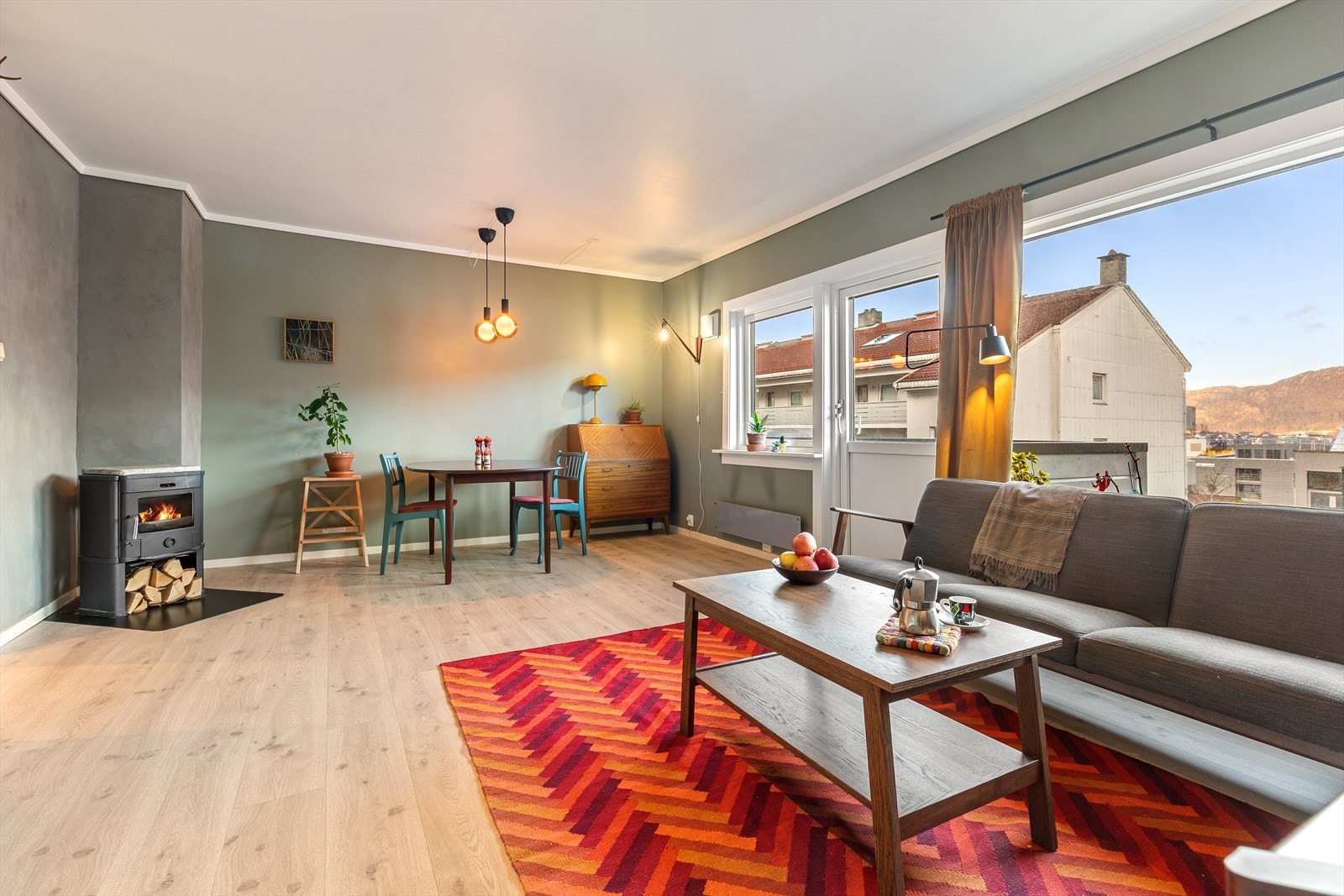 Sammen med sin meget sentrale beliggenhet er dette en bolig du absolutt vil bli glad i! Galleribilde