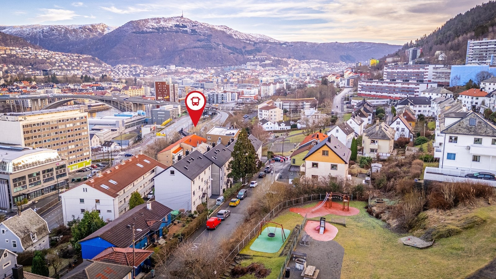 Kollektivtransporten finner du like rundt hjørnet ved Gyldenpris. Galleribilde