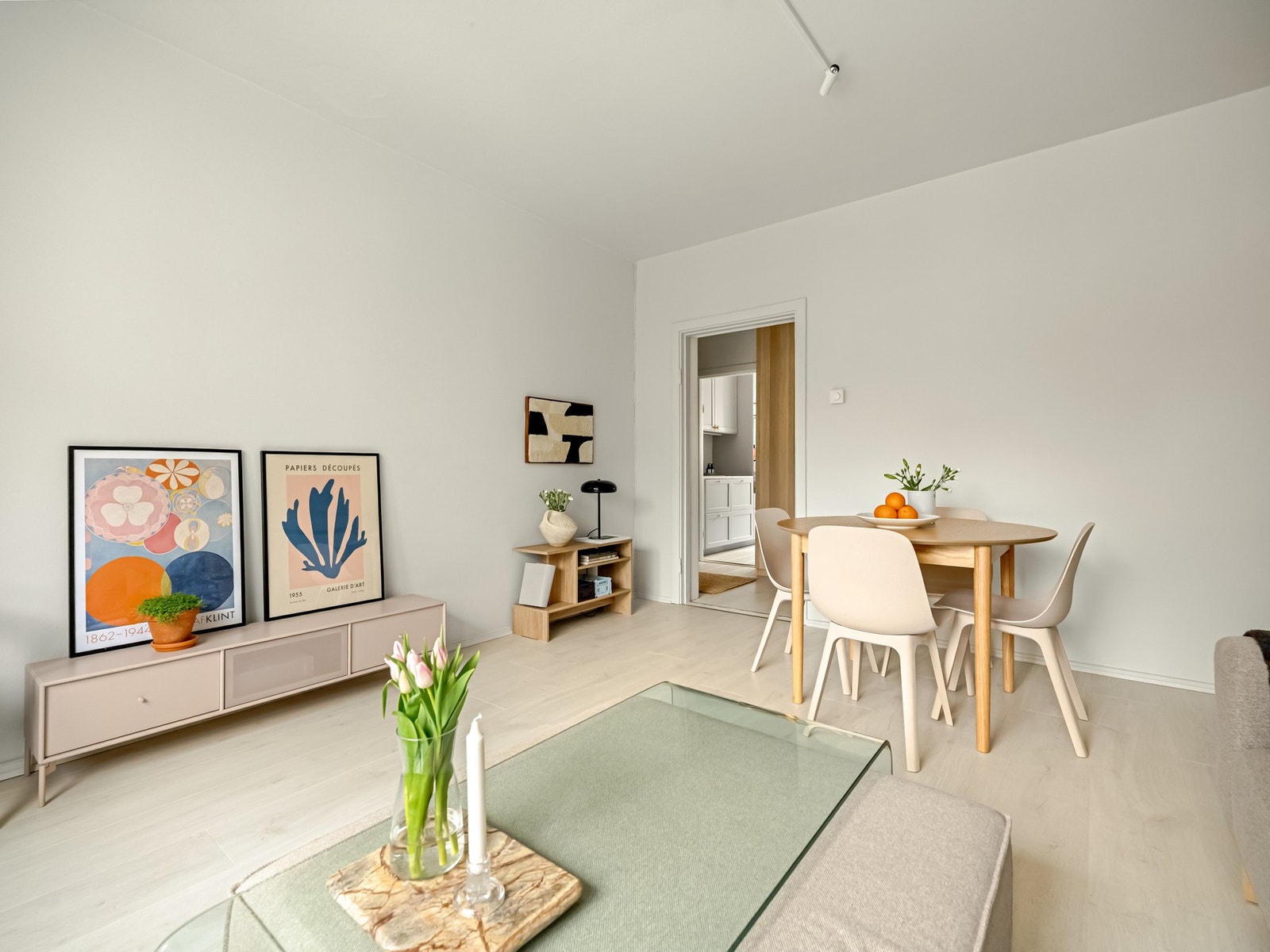 Siden vi ser inn på kjøkkenet, er det et naturlig sted å fortsette. Galleribilde