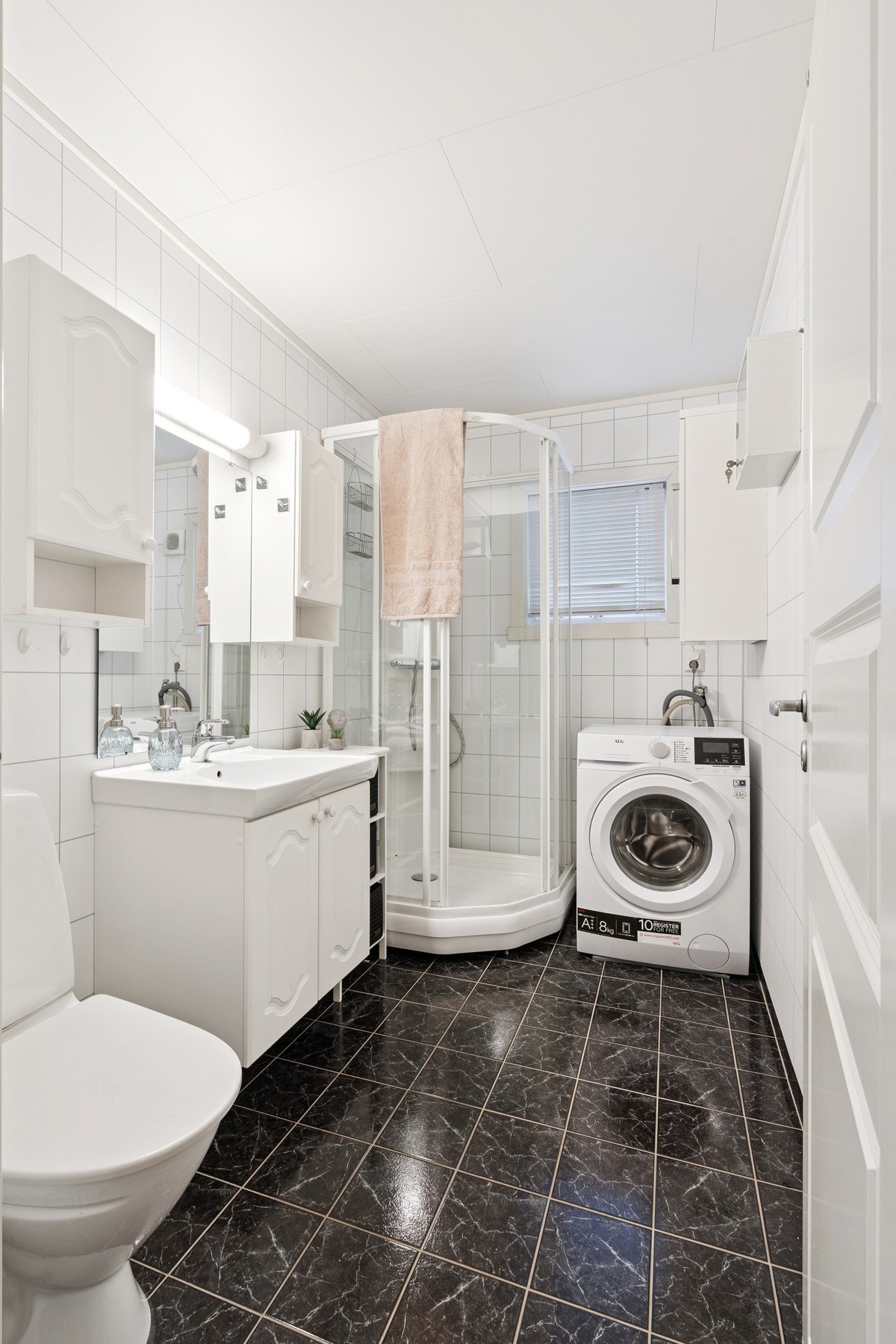 Termostatstyrte varmekabler på badet. Galleribilde