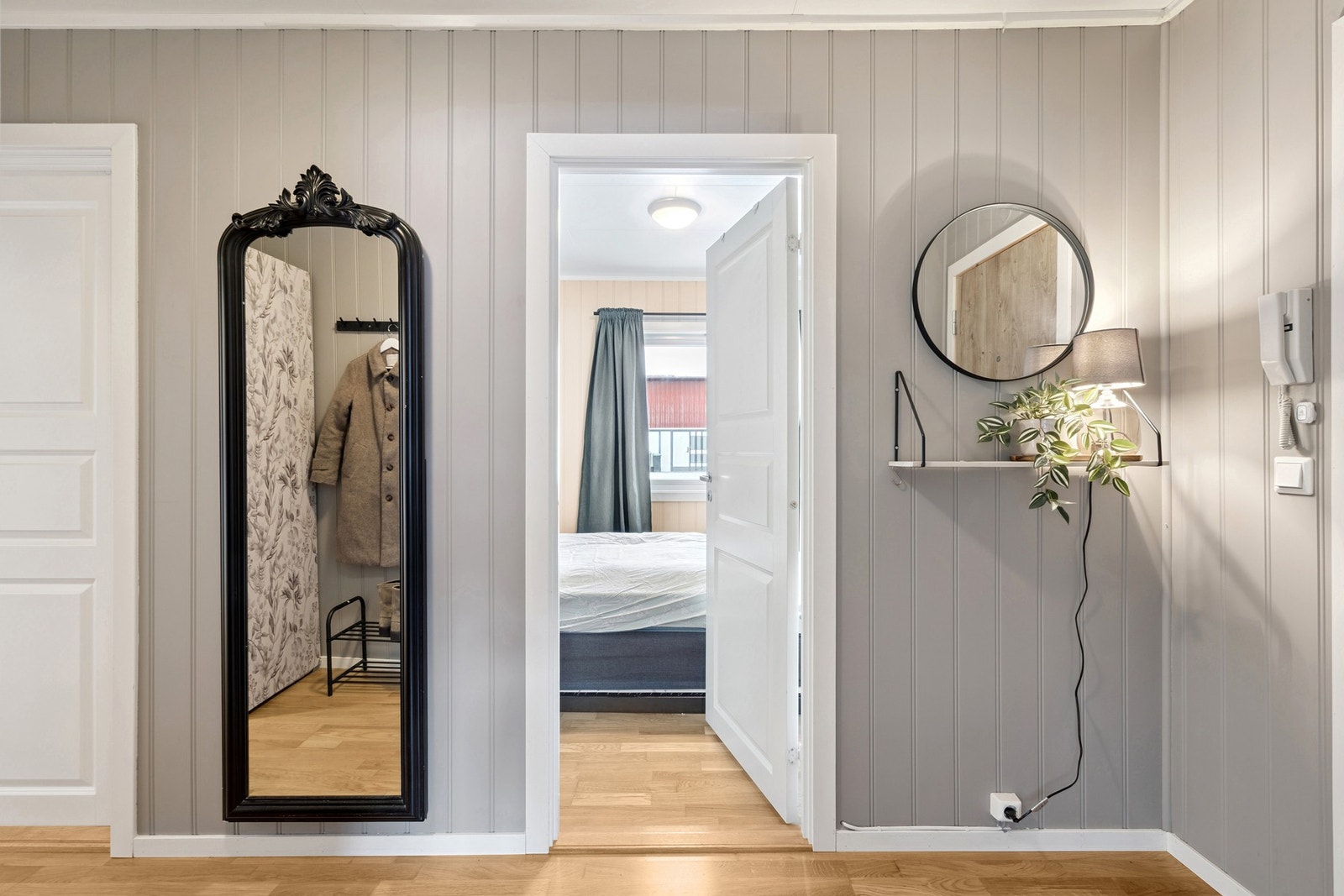 Boligen har to romslige soverom, begge av god størrelse og med gode møbleringsmuligheter Galleribilde