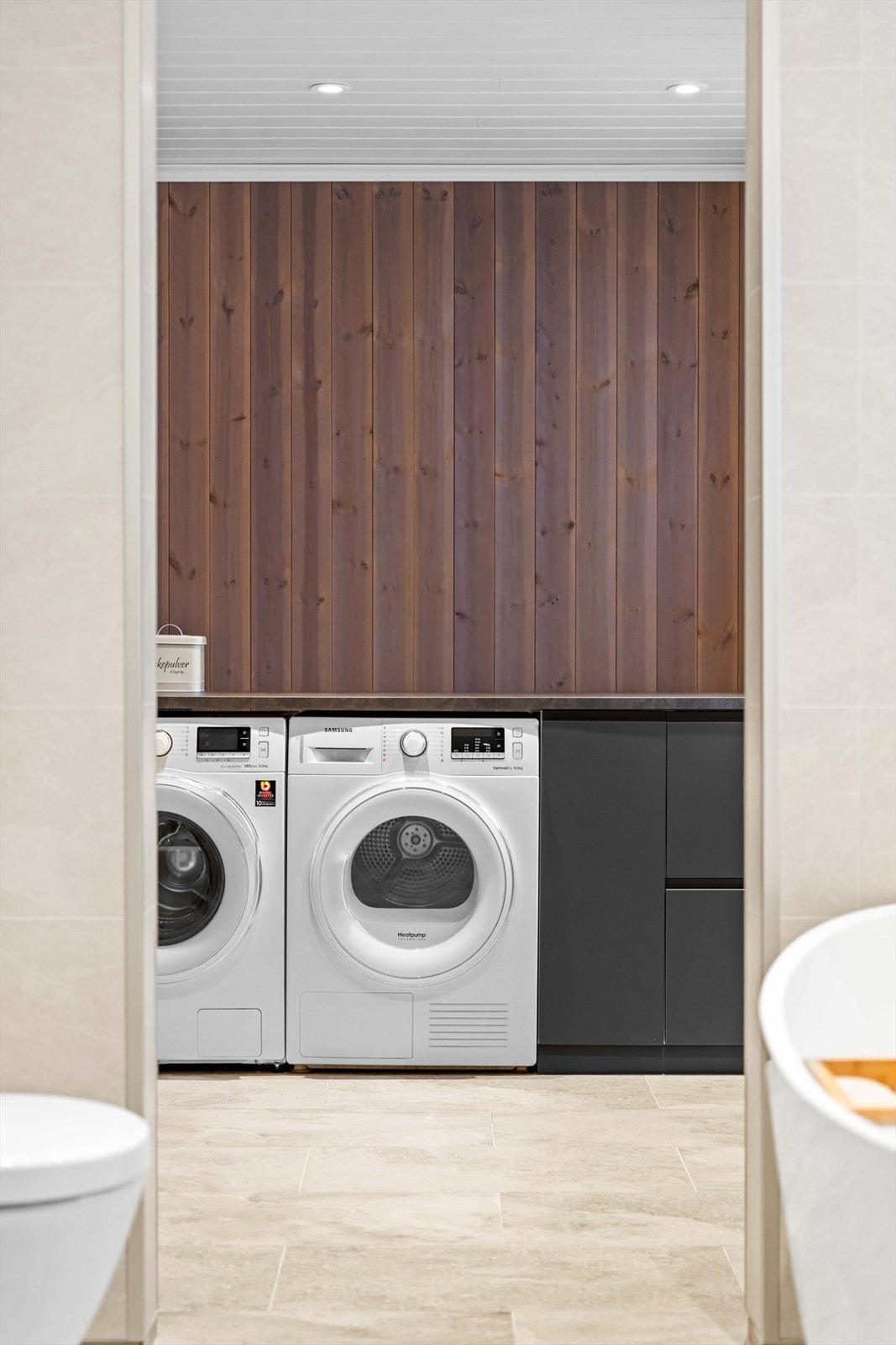 Eget vaskerom innenfor badet. Galleribilde