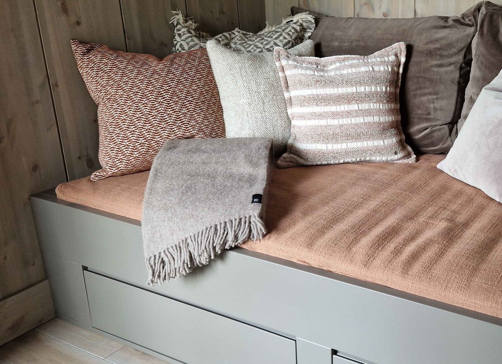 Soverom 3 er innredet med plassbygd daybed fra Hallum tre. Madrass medfølger. Galleribilde