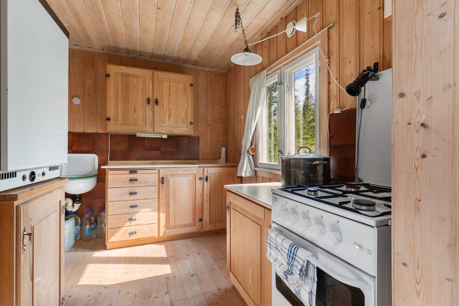 Kjøkken i tilknytning spisestue Galleribilde