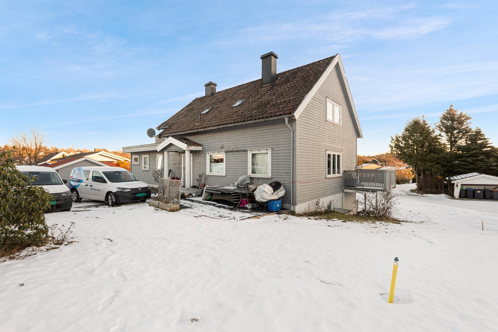 Rikelig med parkeringsplasser på egen tomt Galleribilde