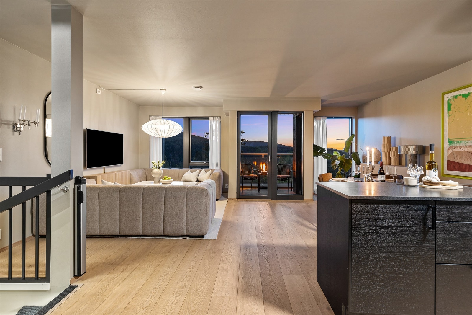 Velkommen til Harry Sønsterøds vei 20, presentert av Pojan Eskandari i Krogsveen! Foto: Trond Reder Galleribilde