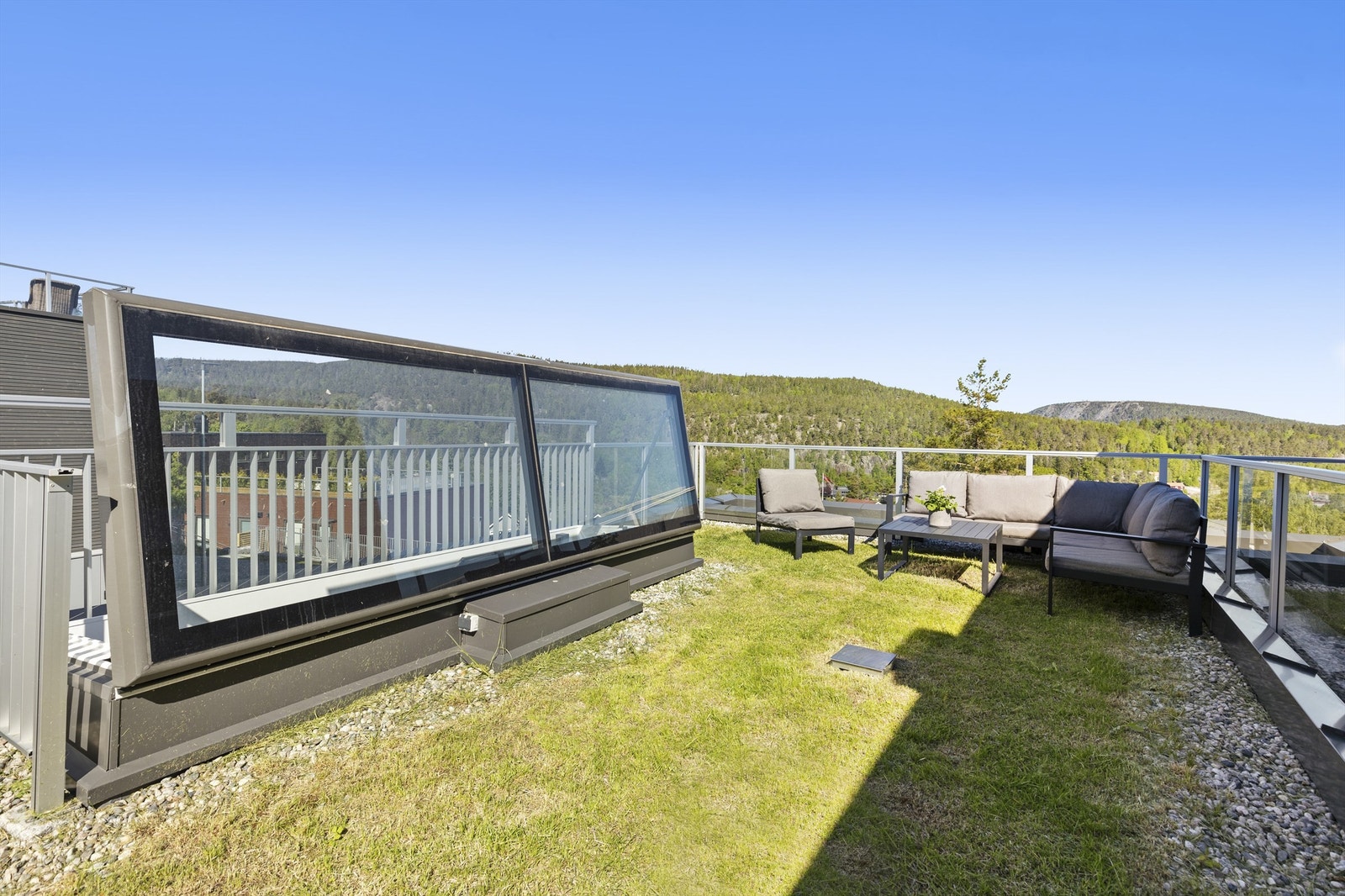 Flott og solrik takterrasse på ca 40 kvm. Galleribilde