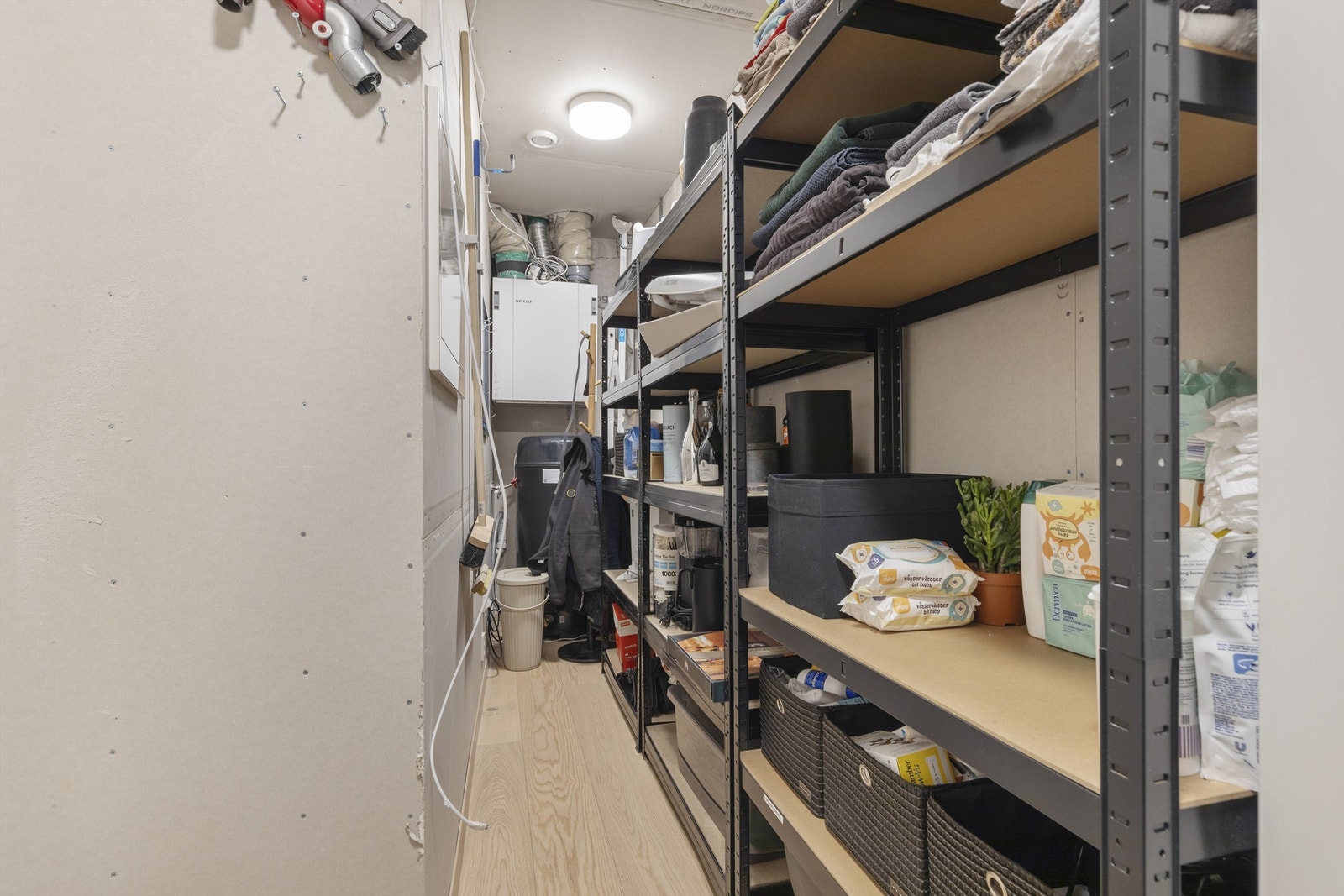 Teknisk rom/bod i underetasjen. Galleribilde