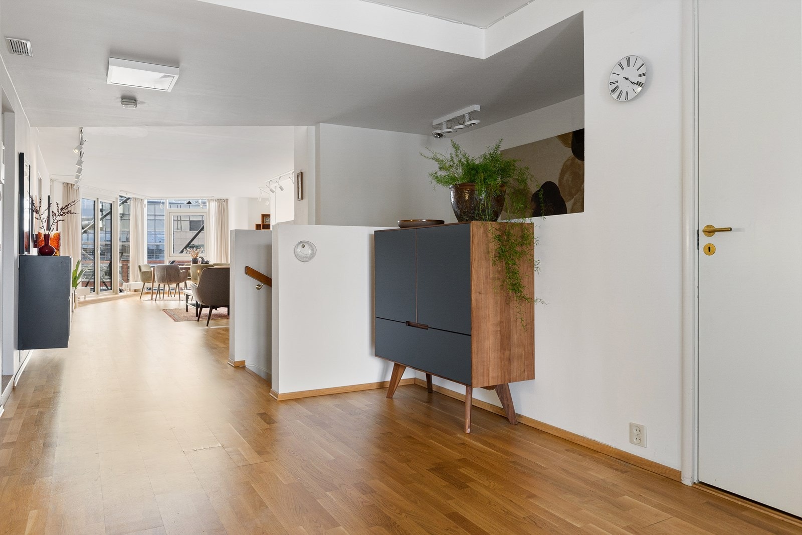 Den åpne og gjennomgående løsningen sikrer optimale lysforhold. Galleribilde