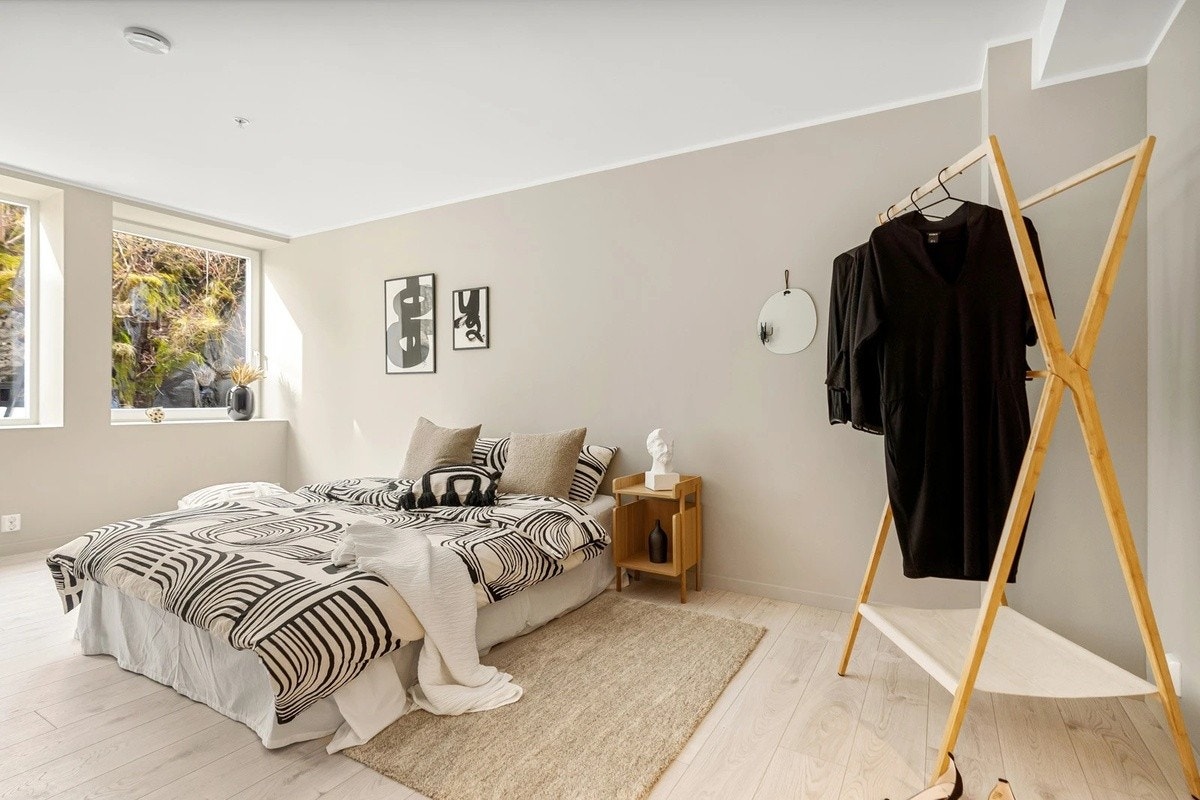 Soverom 1 på 17,5kvm med privat bad. Galleribilde