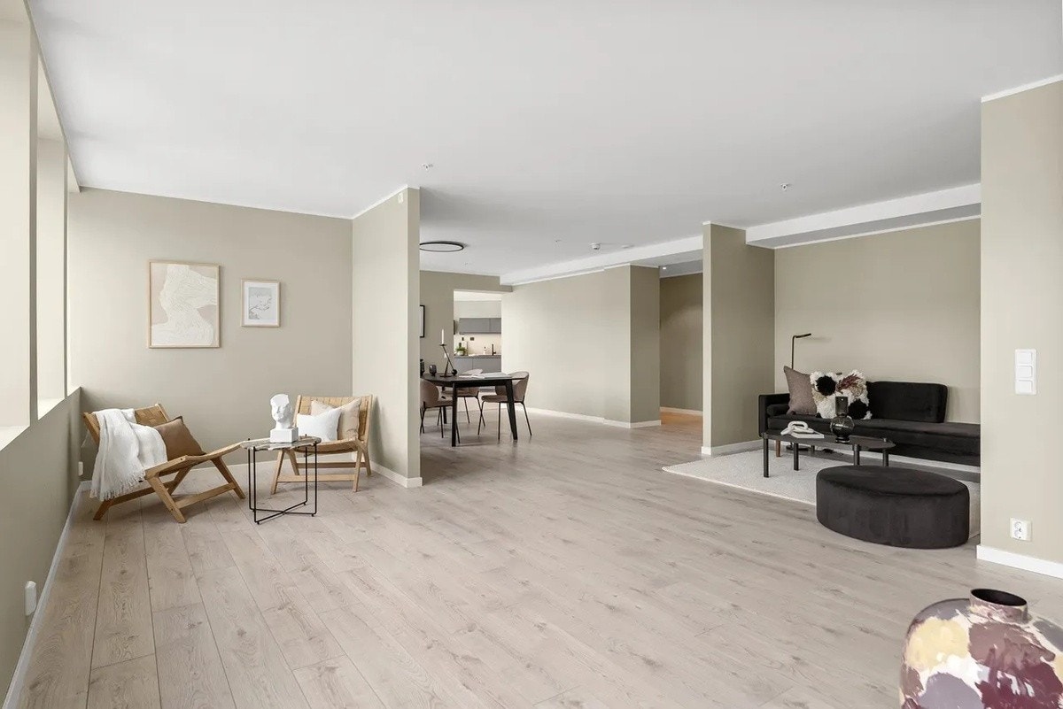 Fellesareal. Tv-krok til høyre i bildet, spillkrok til venstre. Galleribilde