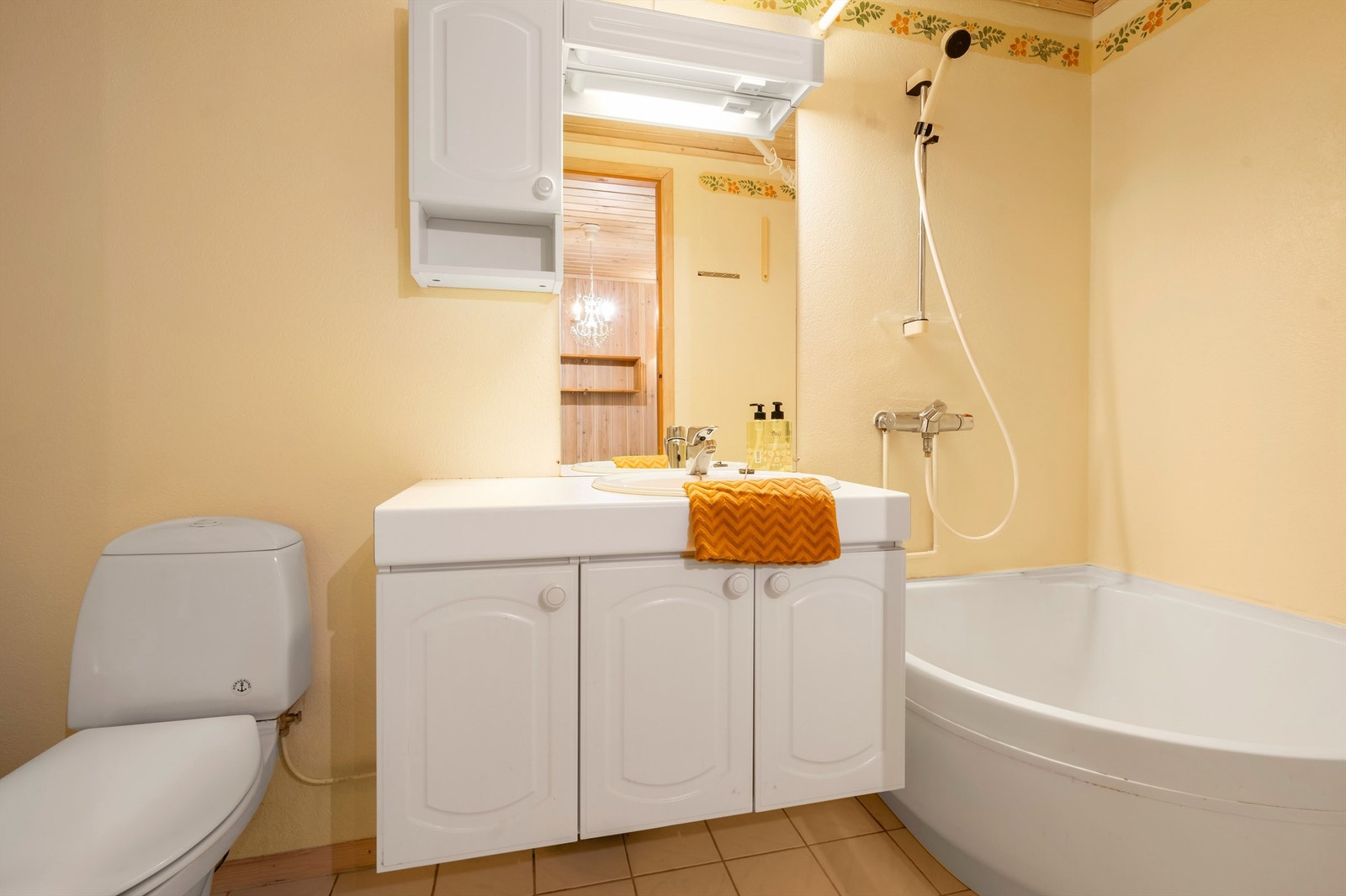 Baderom i underetasjen/hybelen. Galleribilde