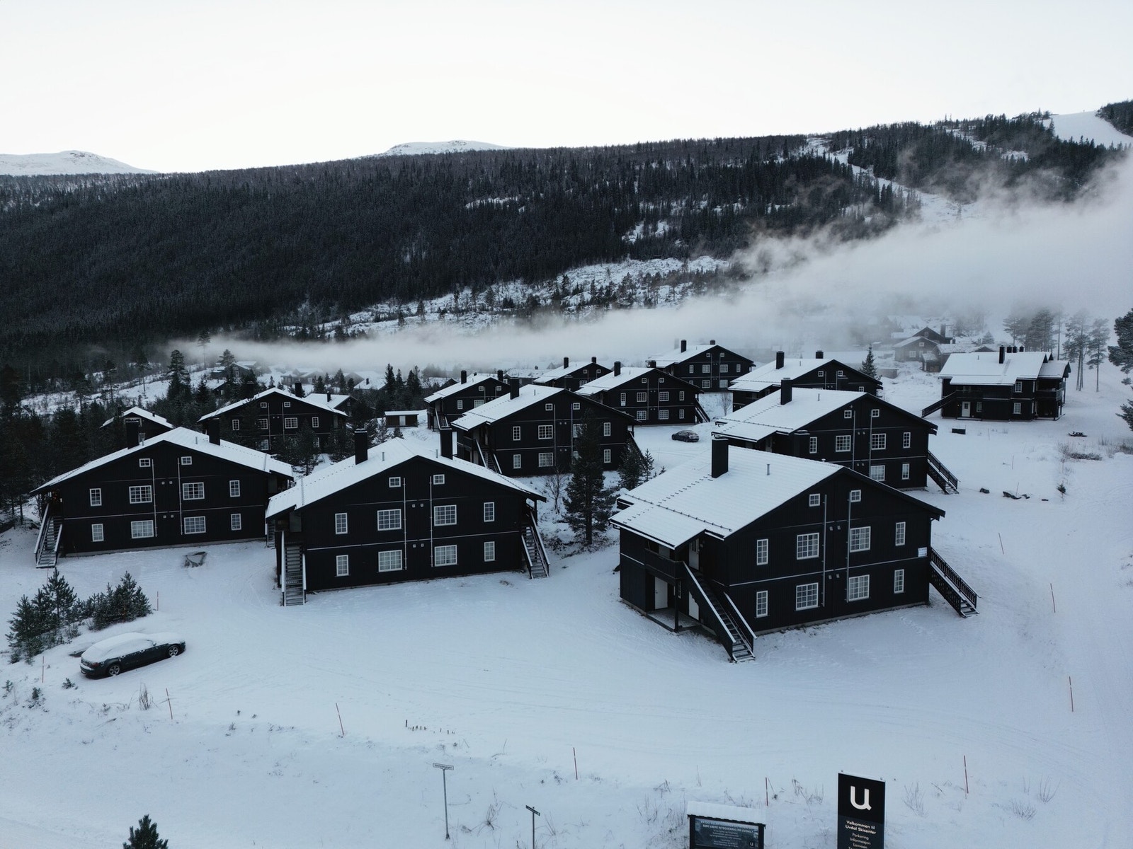 Leiligheten ligger fint til i Uvdal Alpinsenter på ca. 650 moh. Galleribilde