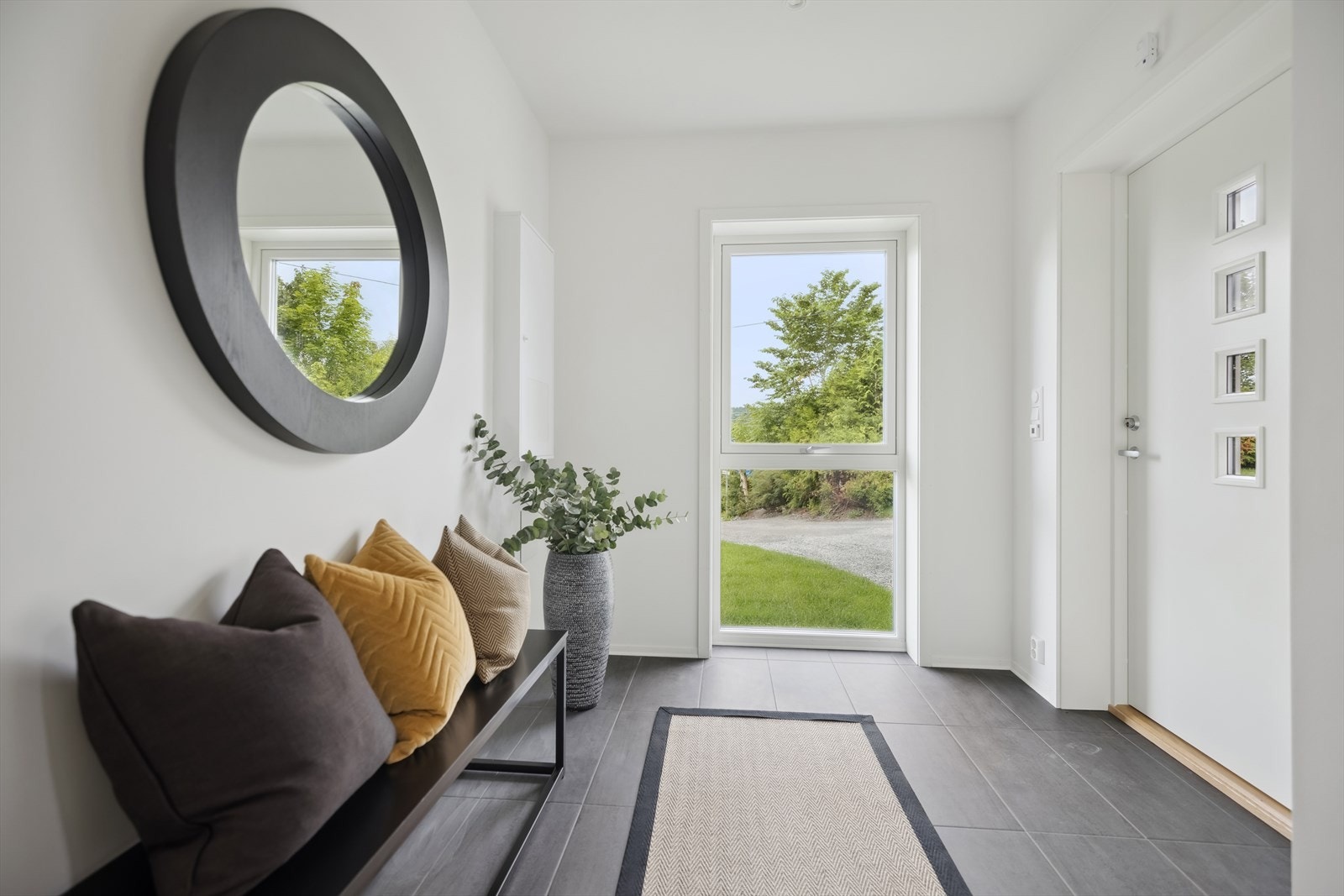 Stor og romslig entrè. Galleribilde