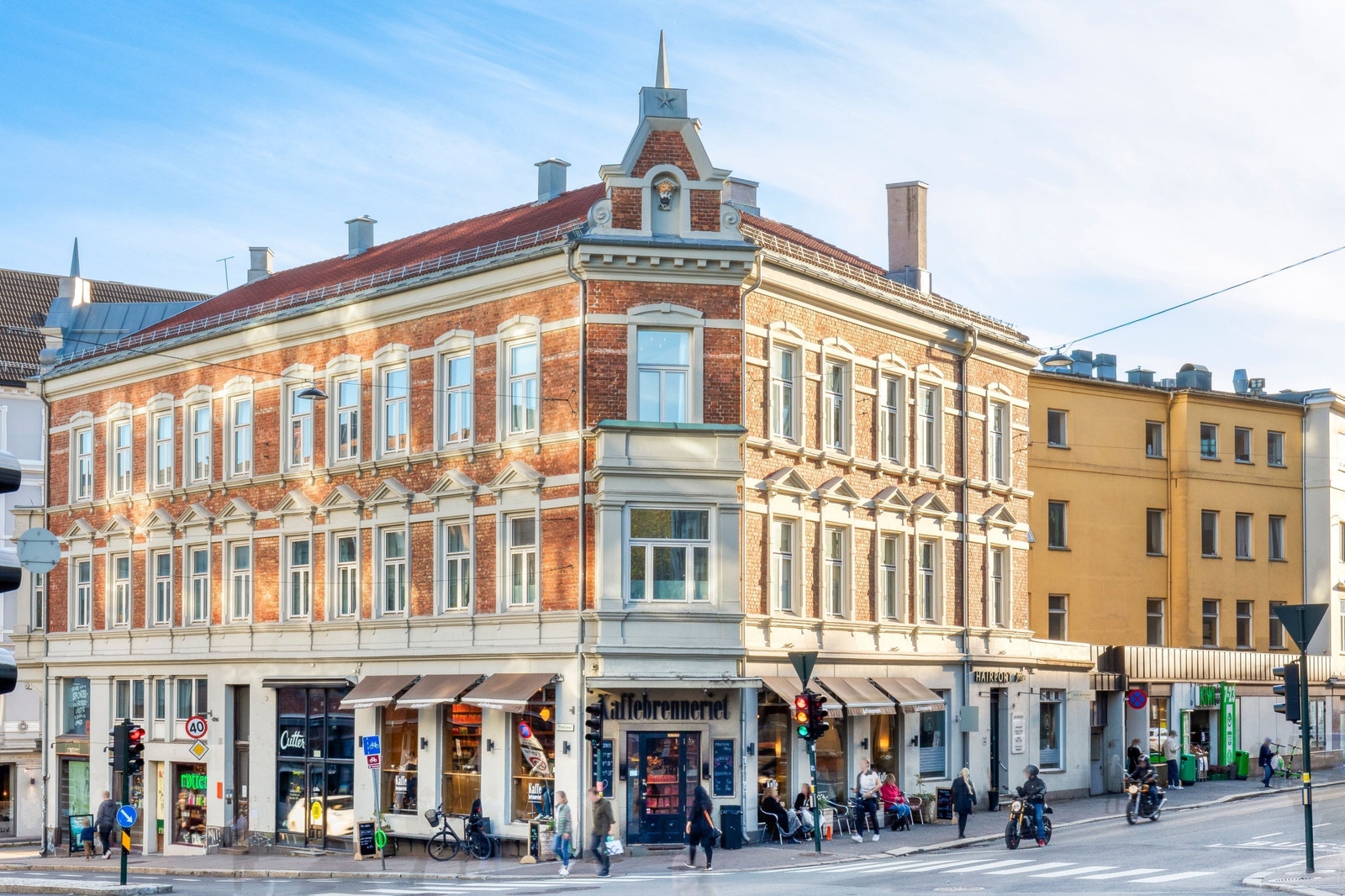 Kort vei til buss, butikker, kafeer, park. Galleribilde