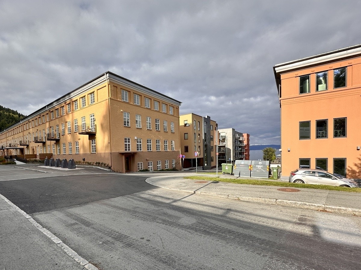 Kort vei til buss, trening, butikk, sjøen og marka Galleribilde