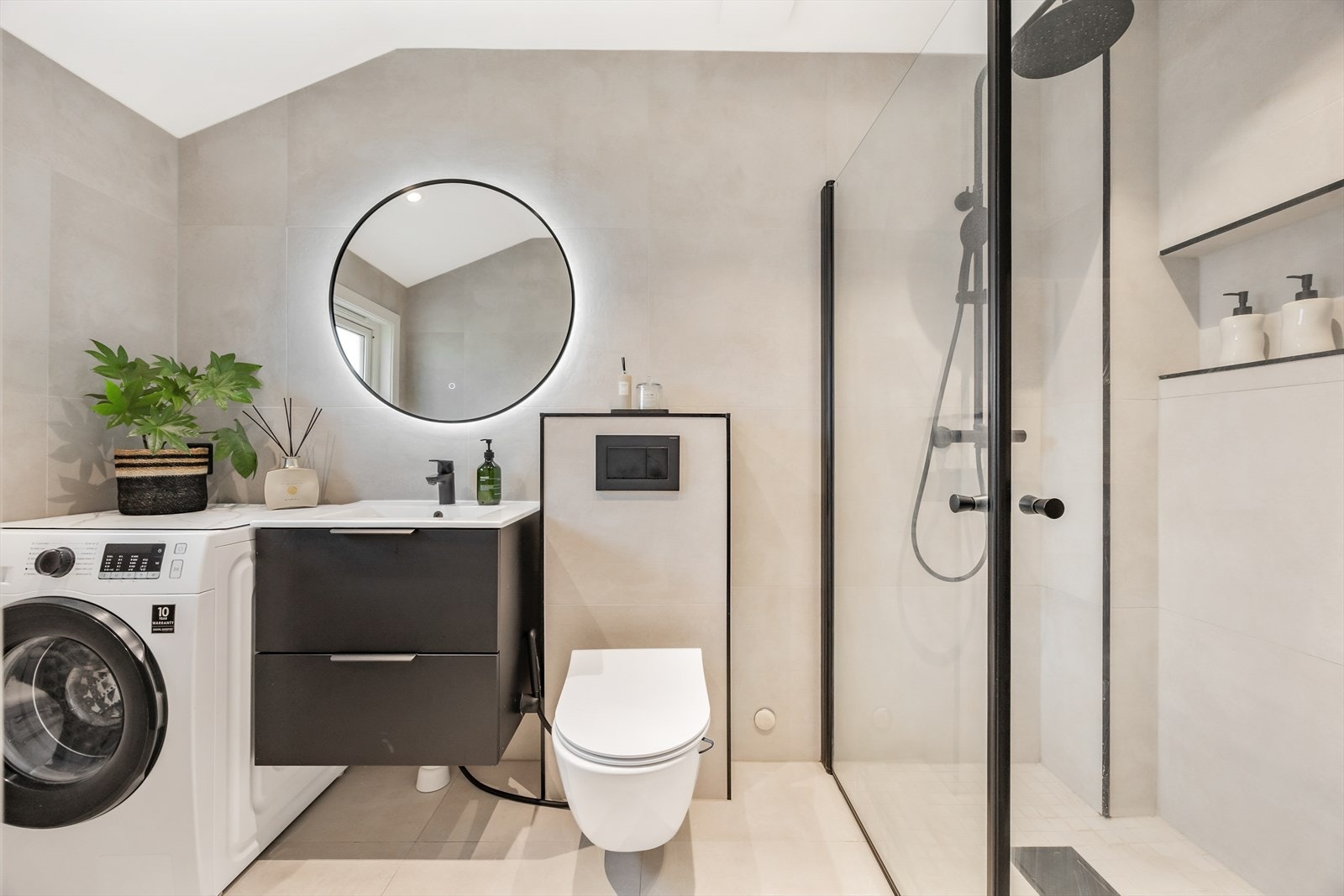 Delikat flislagt bad, nytt fra 2022 med dokumentasjon Galleribilde